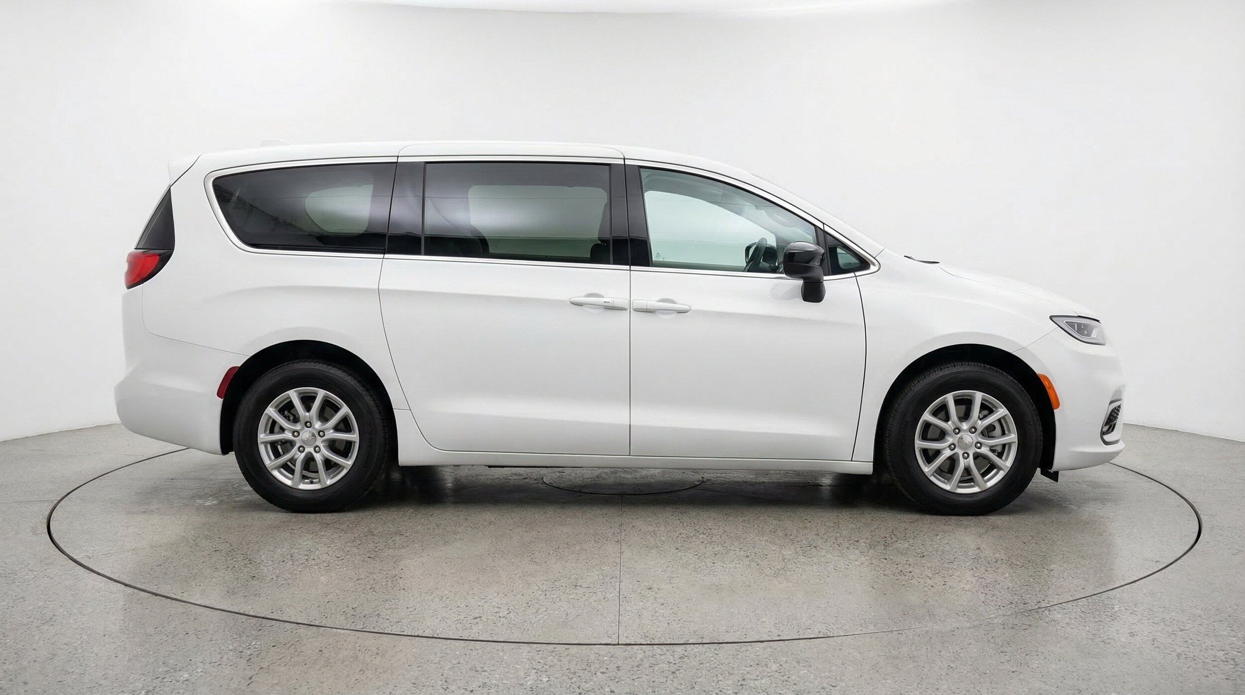Thumbnail: 2024 Chrysler Voyager - 10