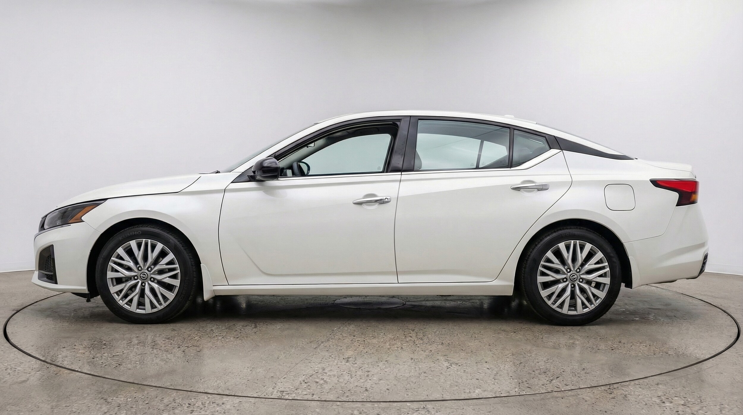 Thumbnail: 2025 Nissan Altima - 4