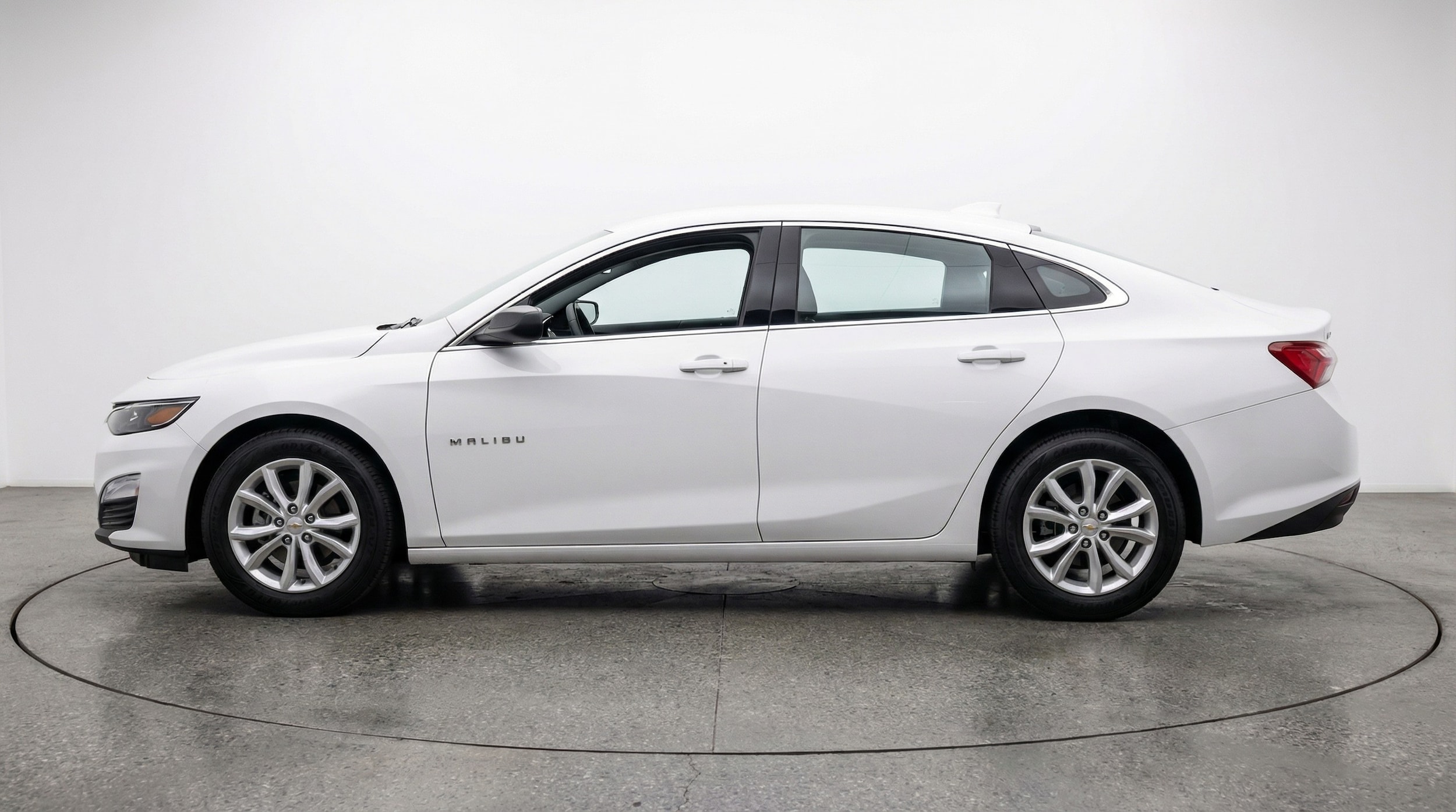 Thumbnail: 2024 Chevrolet Malibu - 4