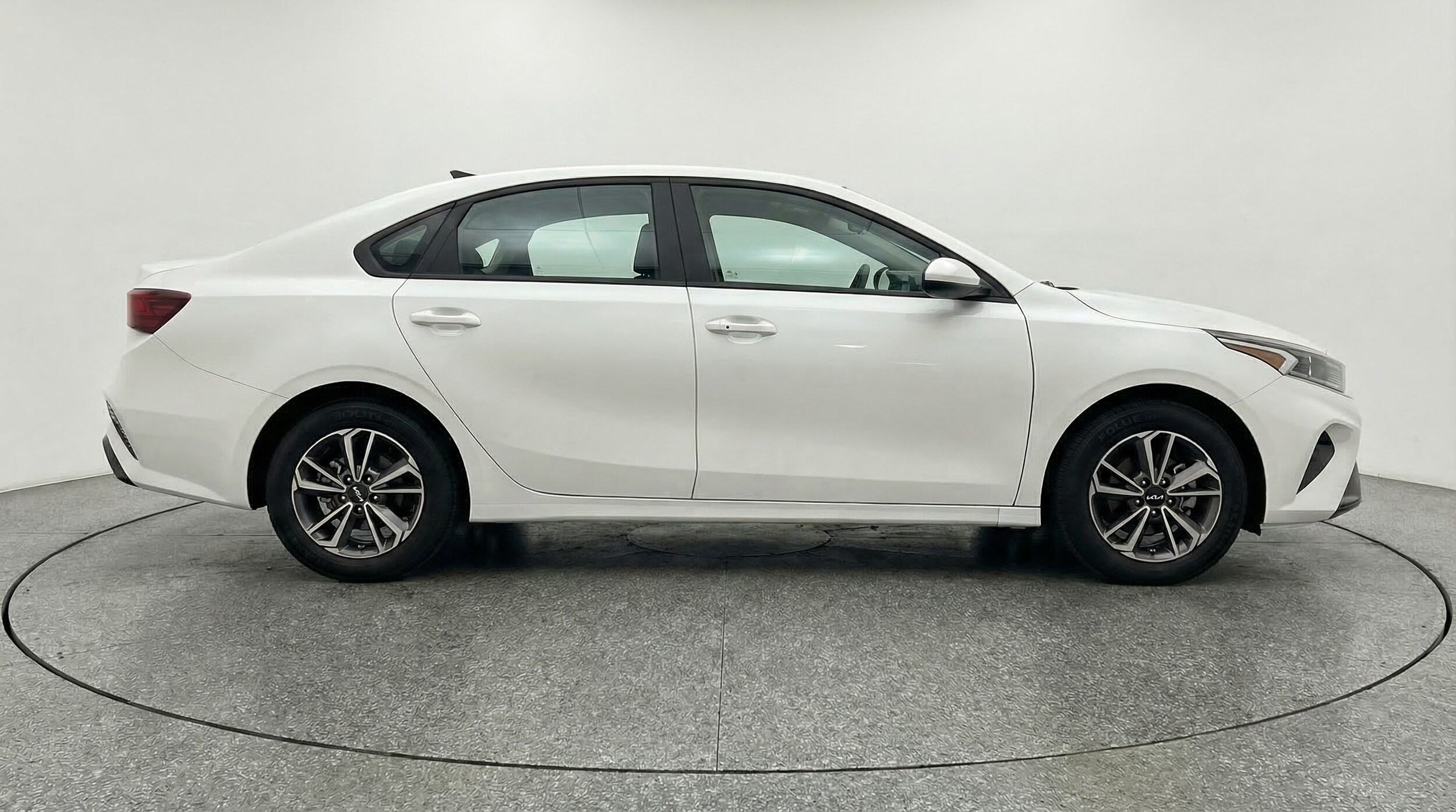 Thumbnail: 2024 Kia Forte - 8