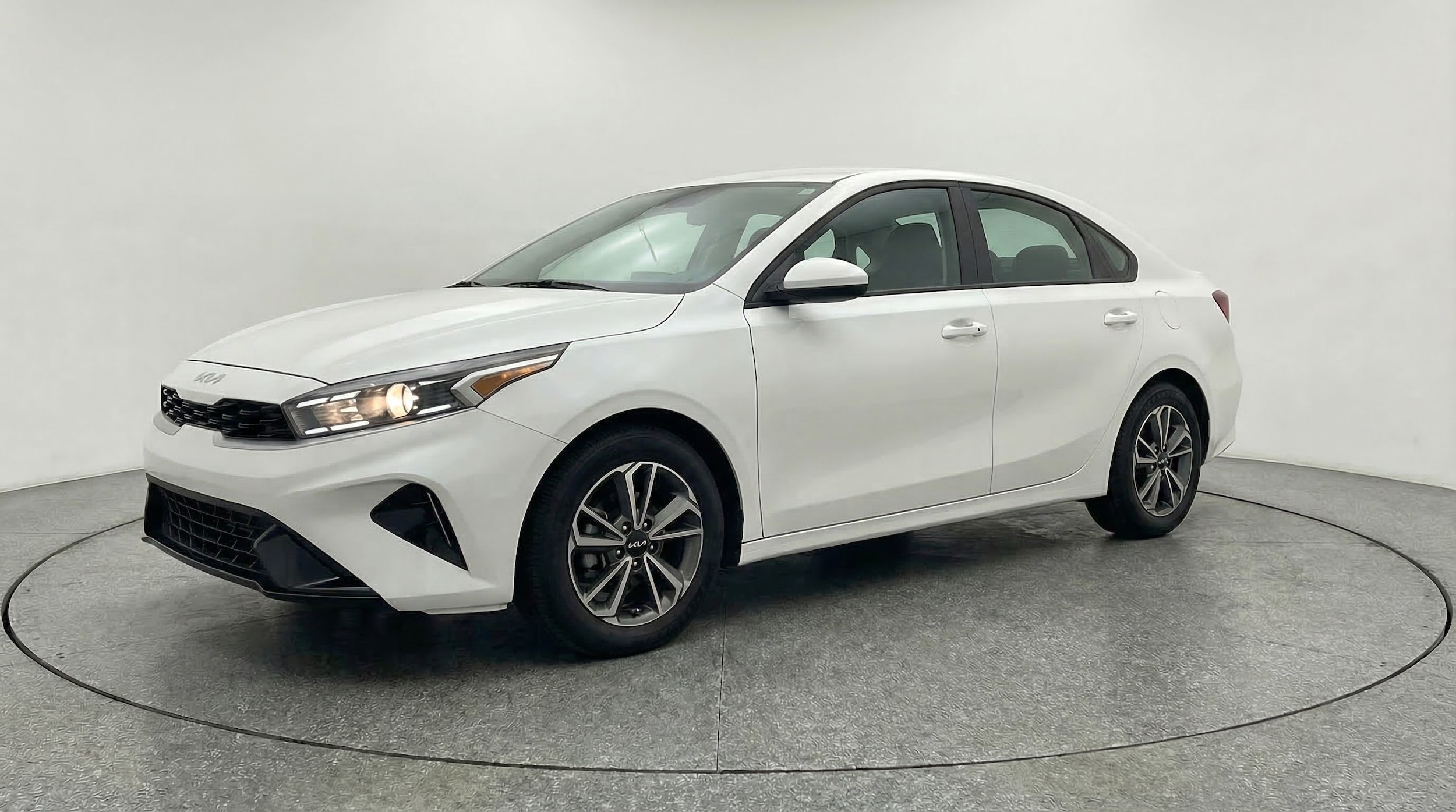 Thumbnail: 2024 Kia Forte - 3