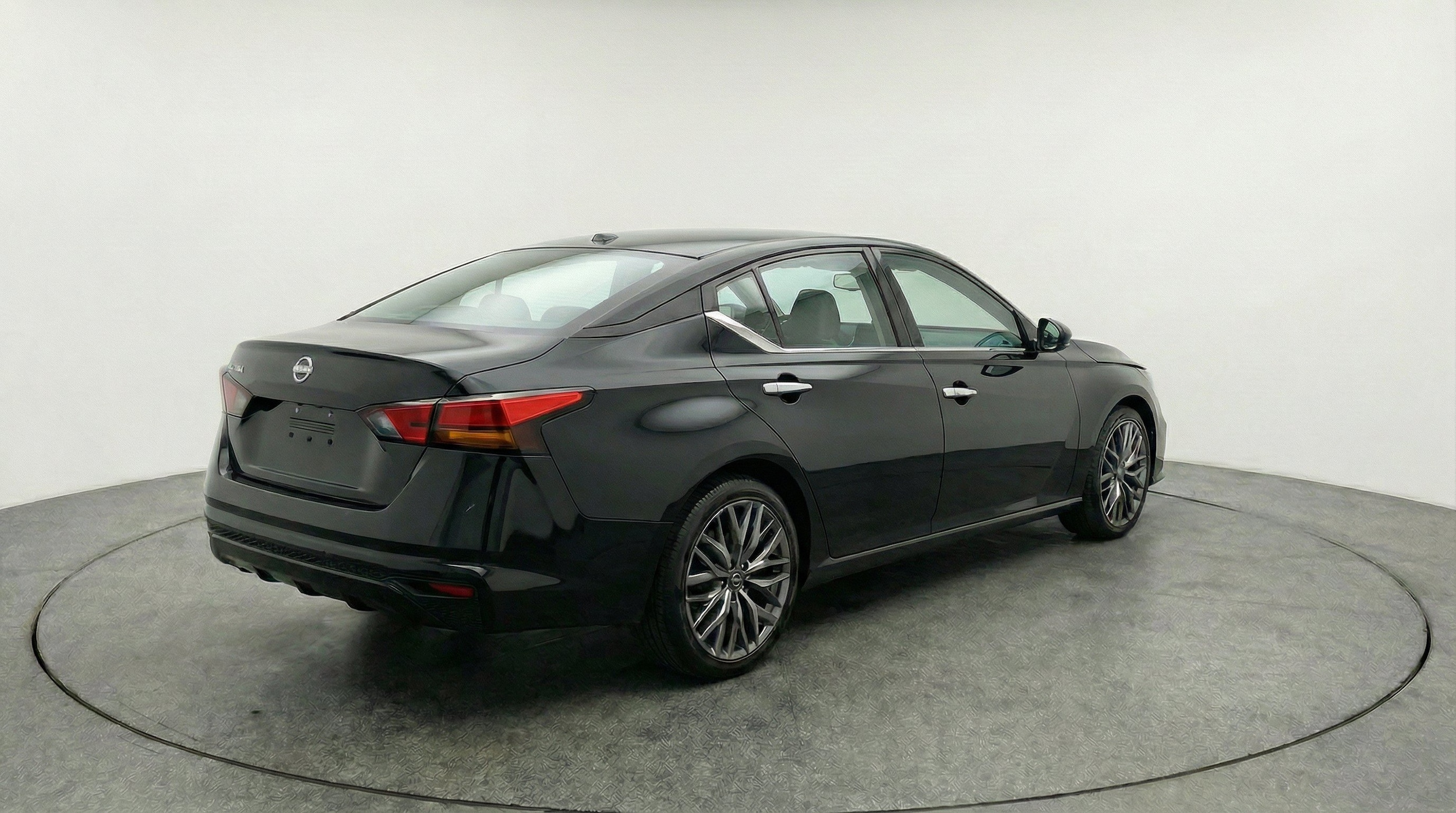 Thumbnail: 2025 Nissan Altima - 9