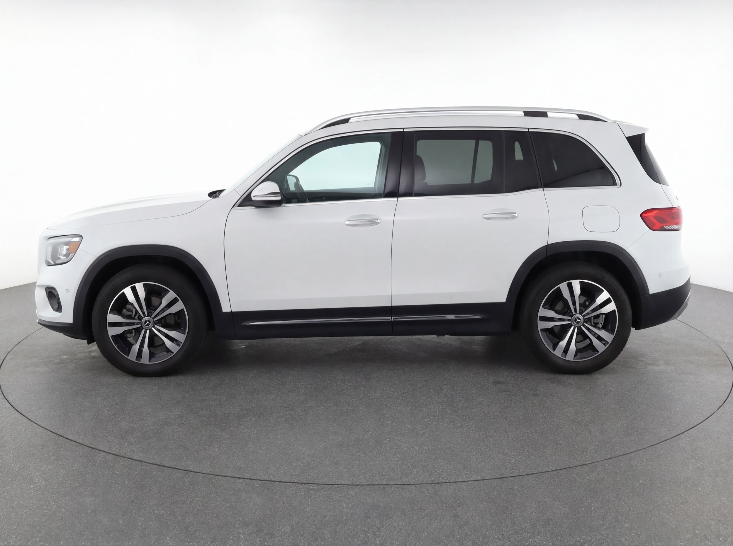 Thumbnail: 2024 Mercedes-Benz GLB - 4