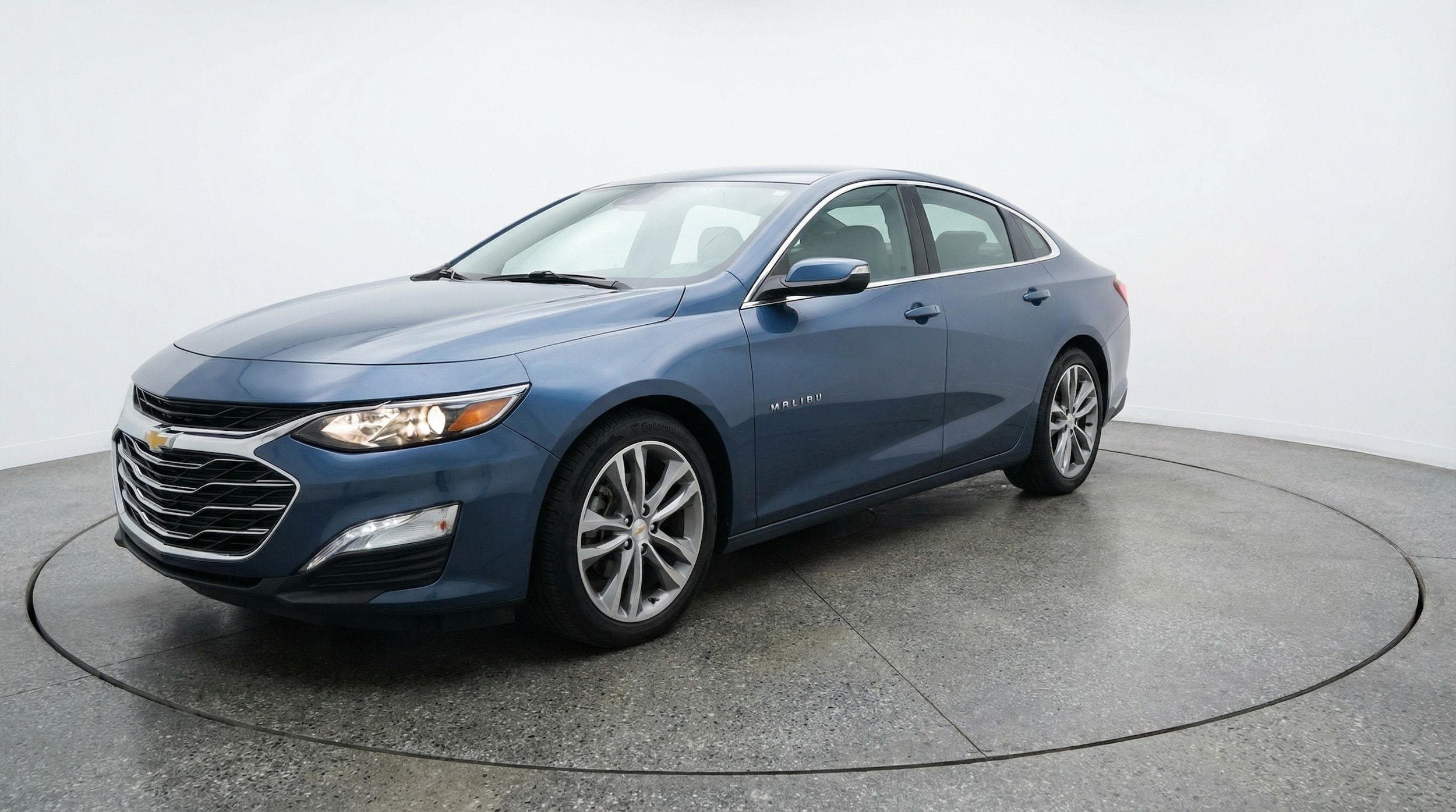 Thumbnail: 2024 Chevrolet Malibu - 3