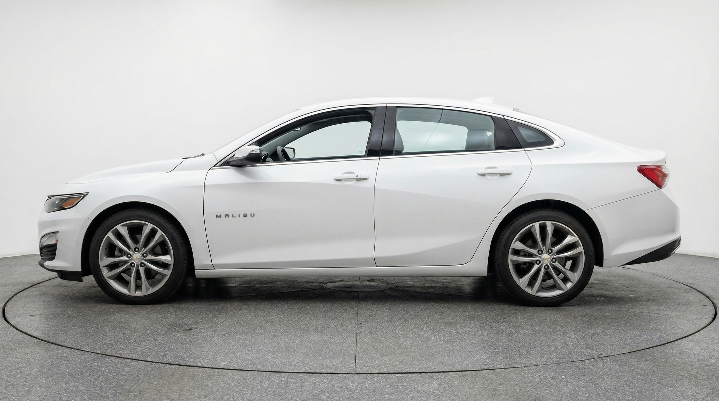 Thumbnail: 2024 Chevrolet Malibu - 4