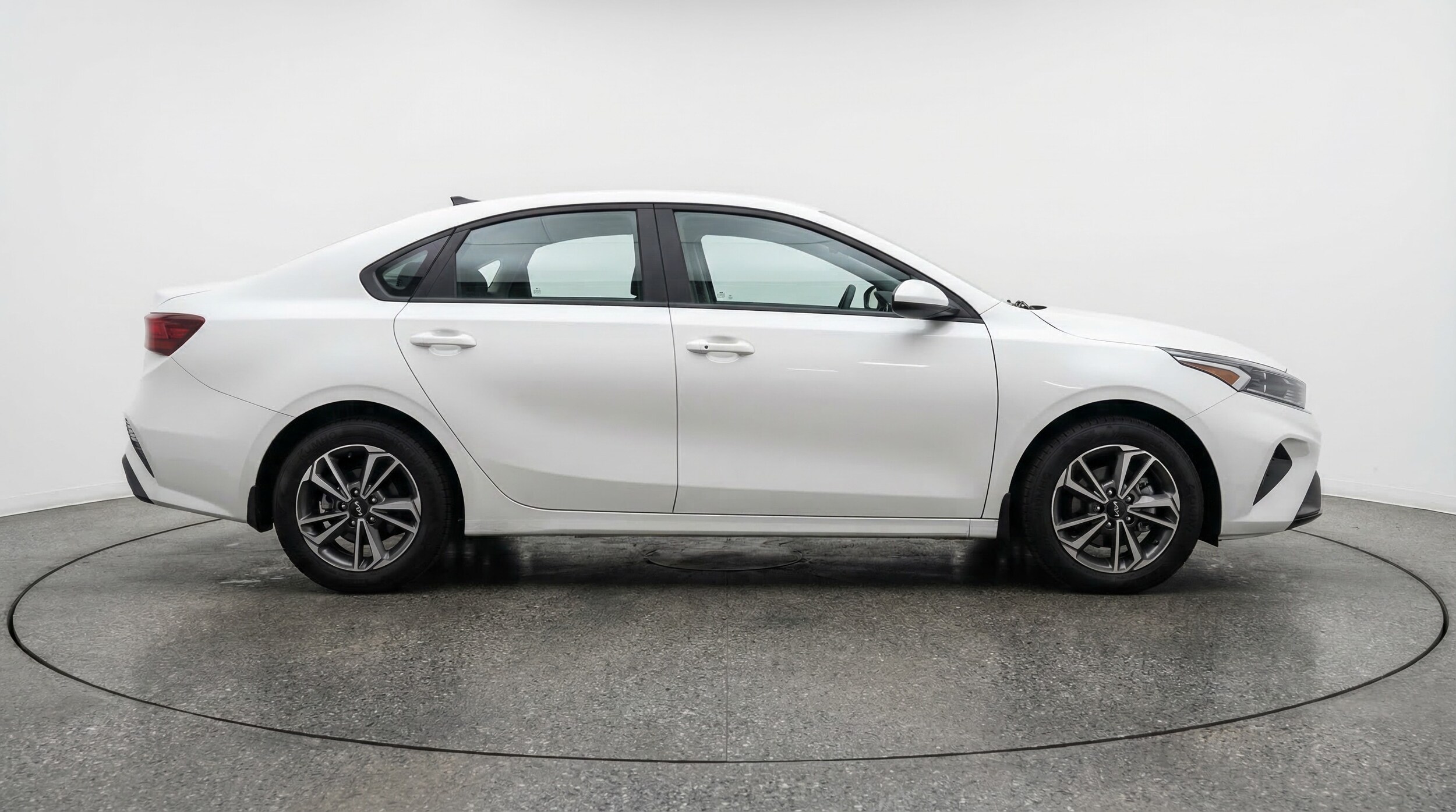 Thumbnail: 2024 Kia Forte - 8