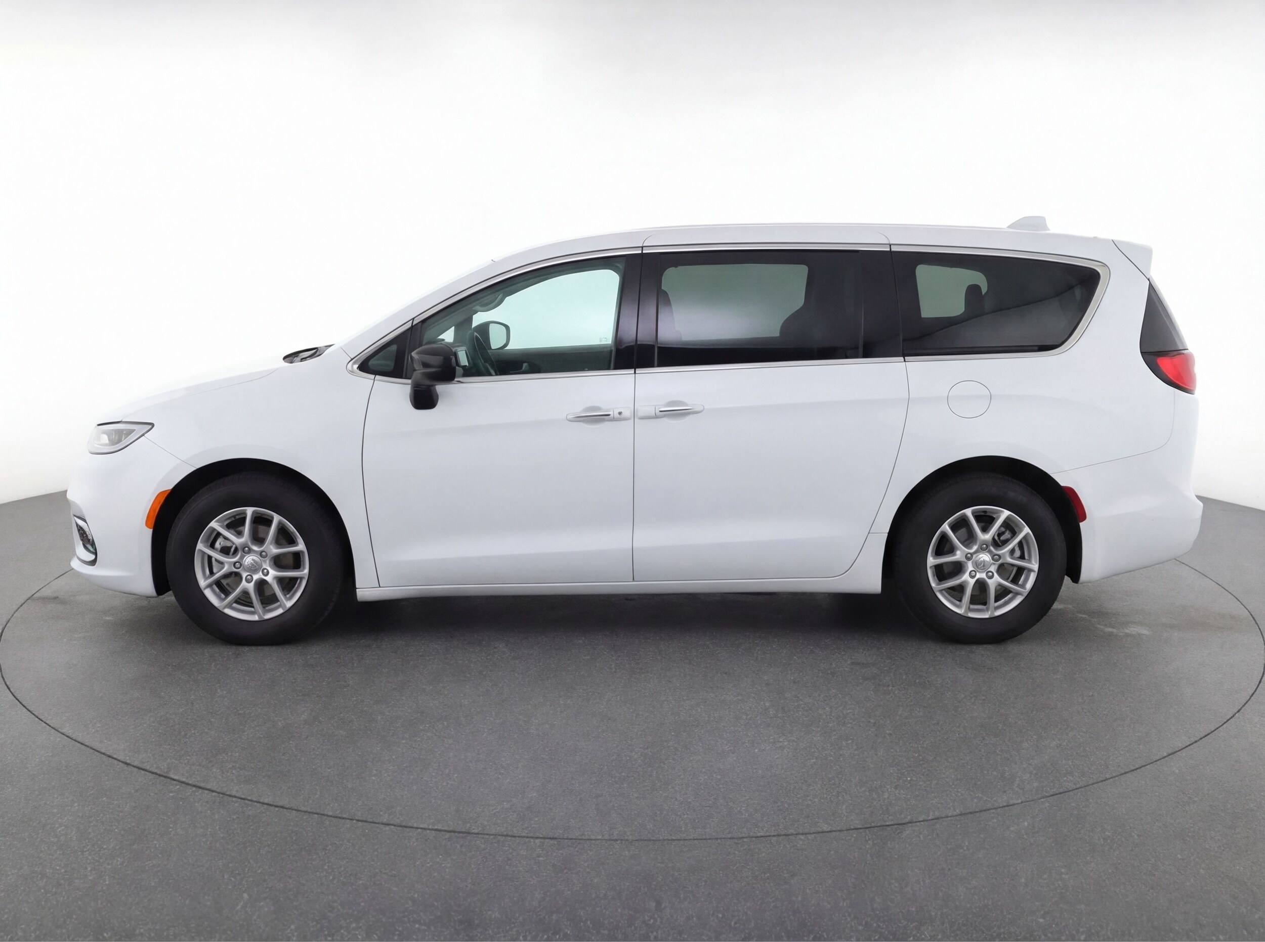 Thumbnail: 2024 Chrysler Pacifica - 5