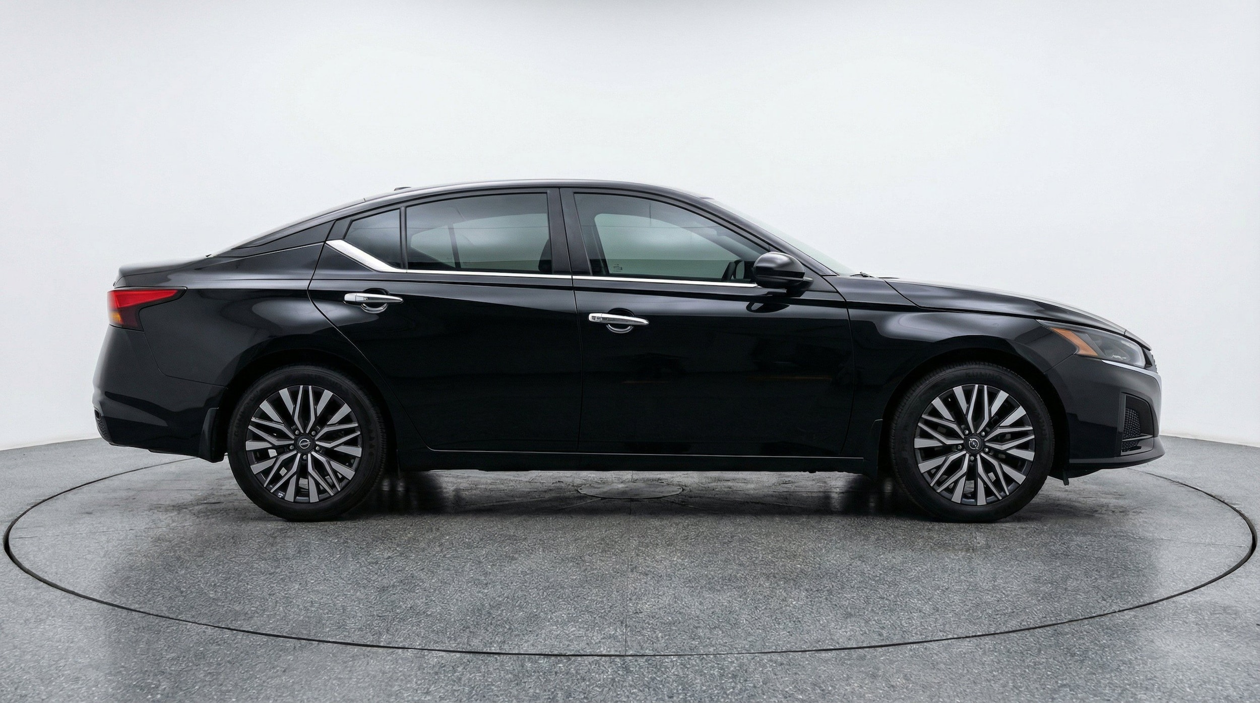 Thumbnail: 2025 Nissan Altima - 10