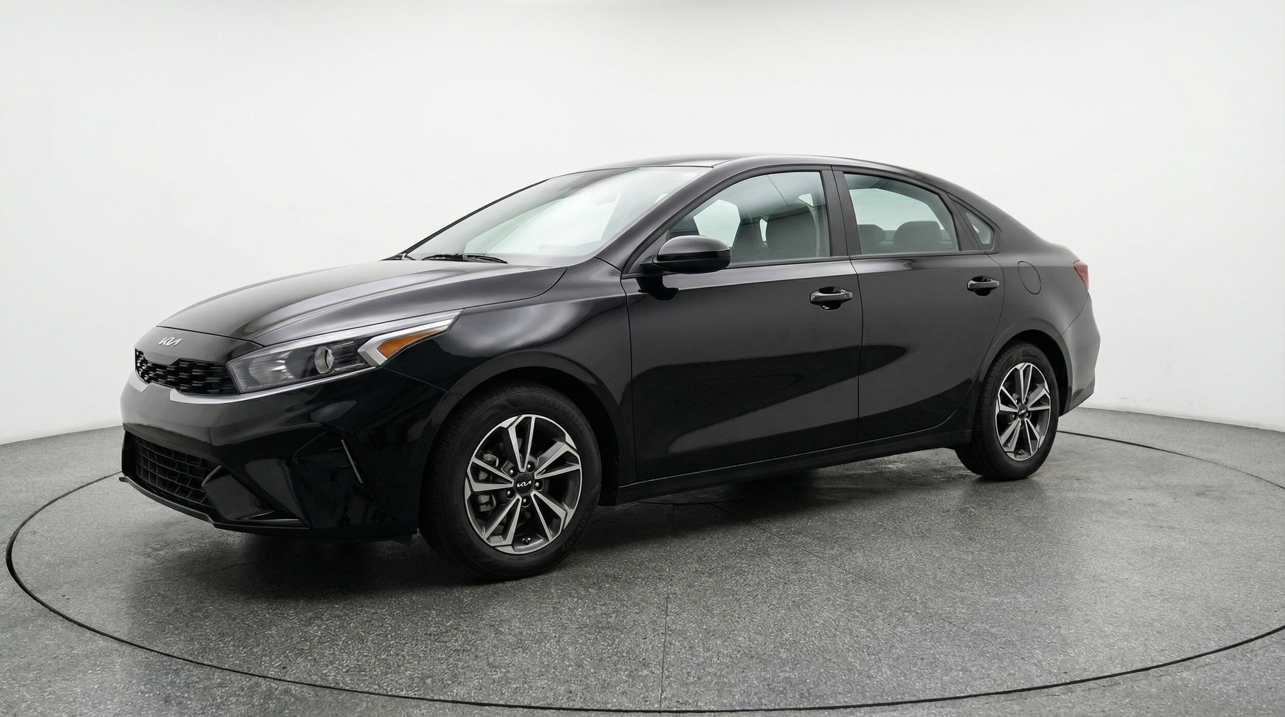 Thumbnail: 2024 Kia Forte - 3