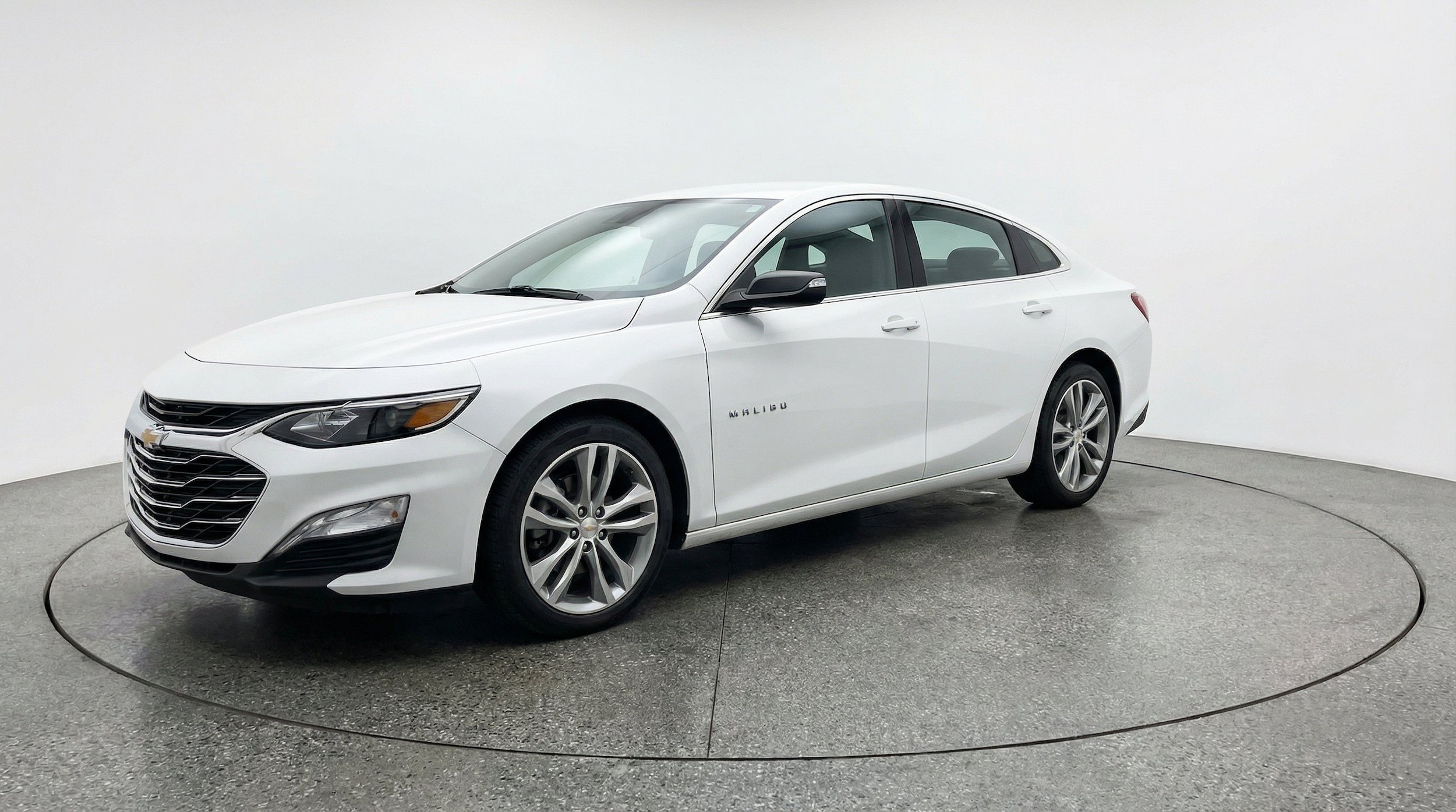 Thumbnail: 2024 Chevrolet Malibu - 3