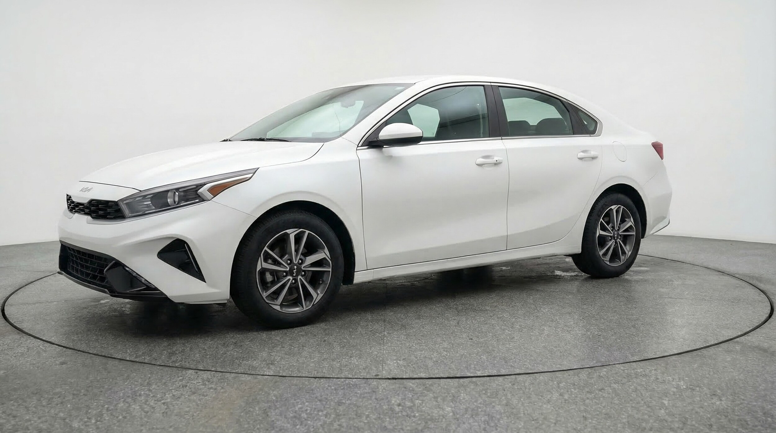 Thumbnail: 2024 Kia Forte - 3