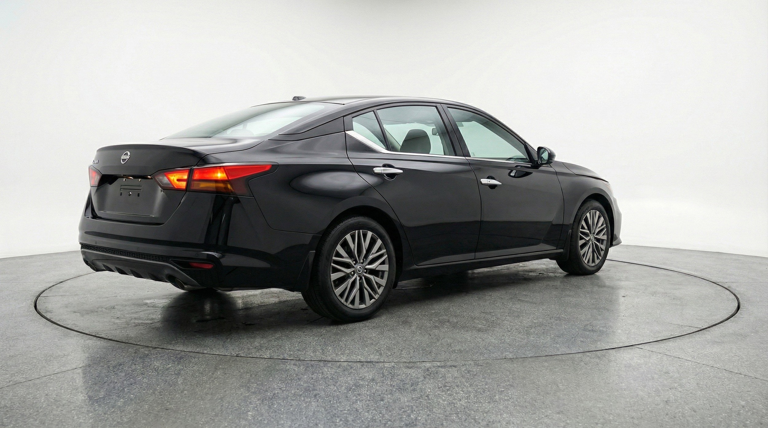 Thumbnail: 2025 Nissan Altima - 9