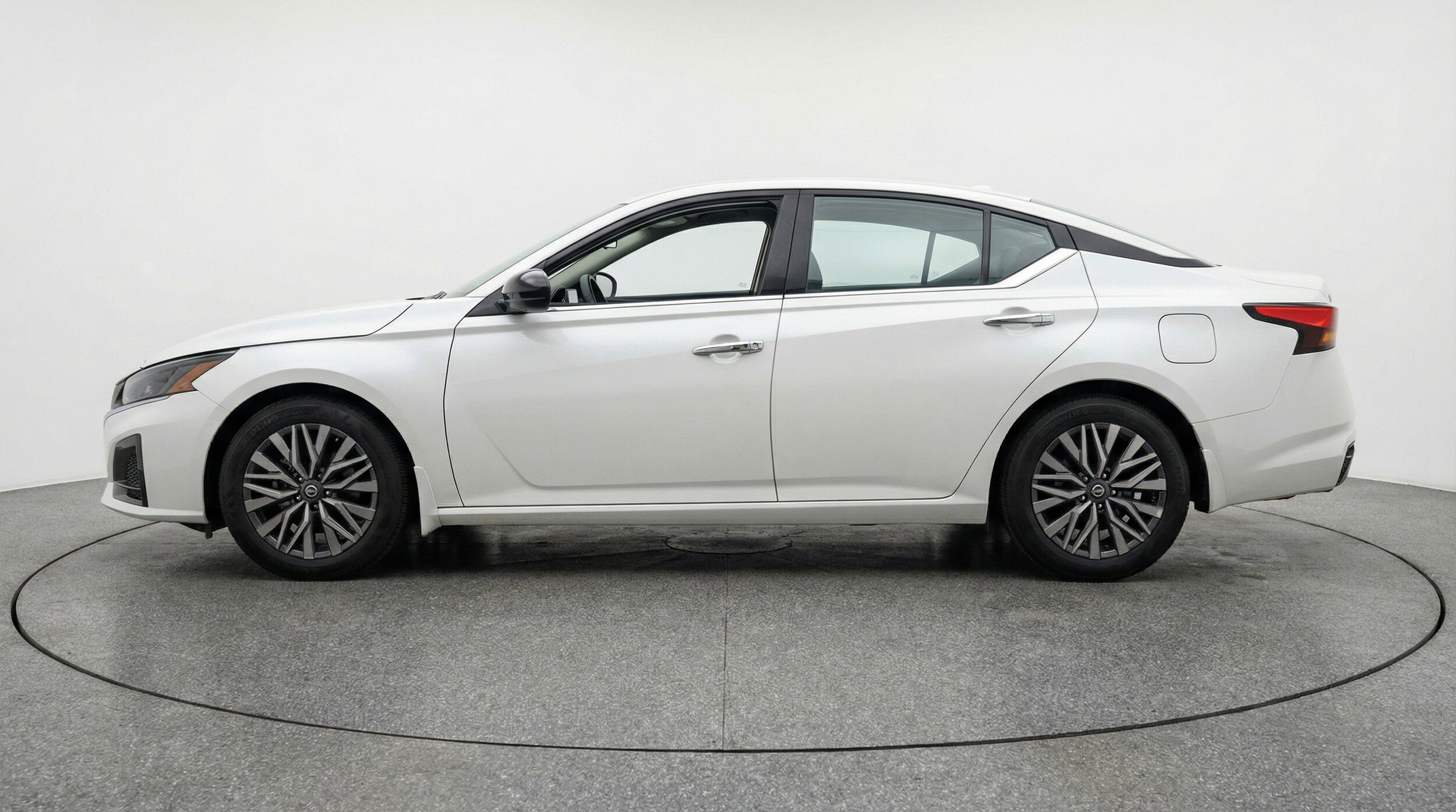 Thumbnail: 2025 Nissan Altima - 5