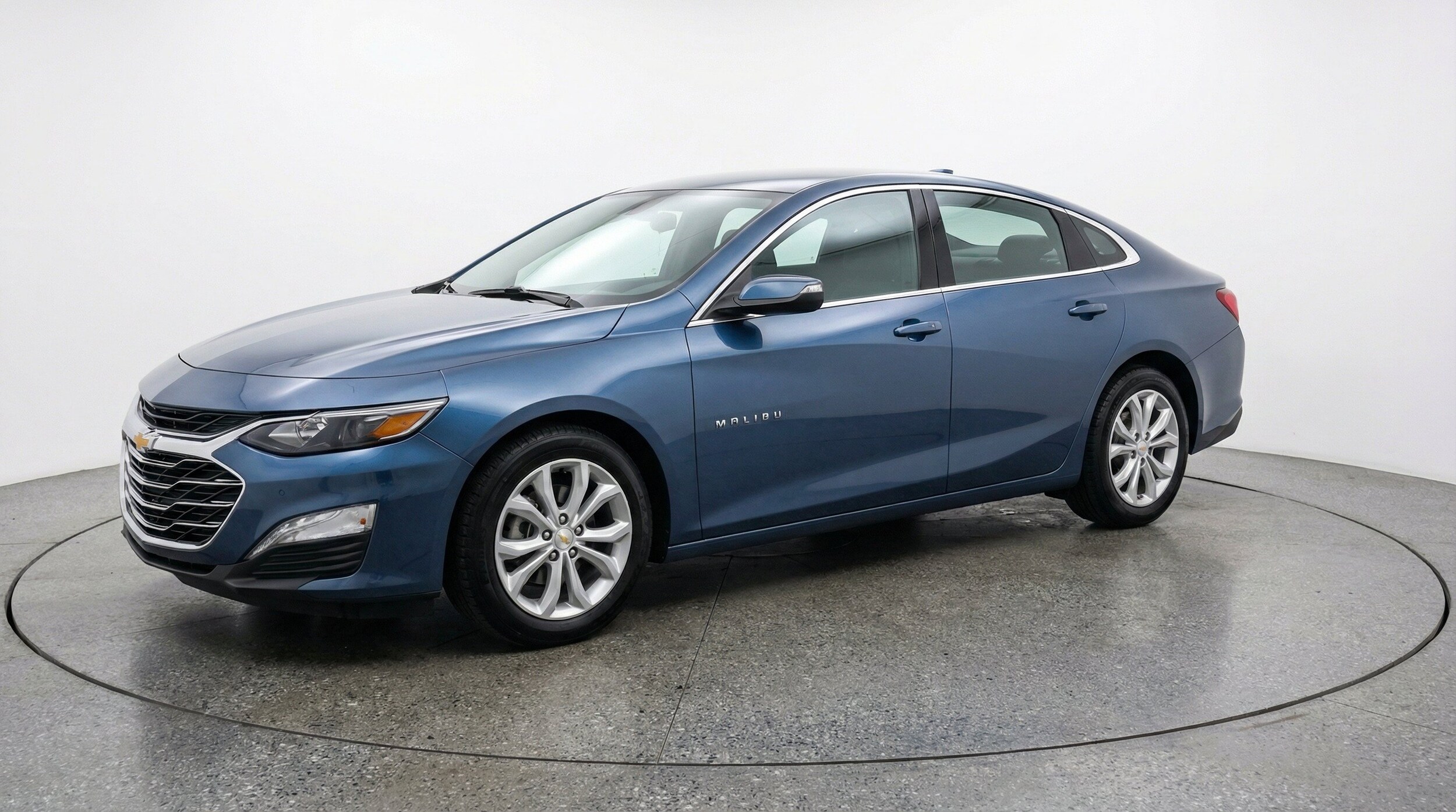 Thumbnail: 2024 Chevrolet Malibu - 3