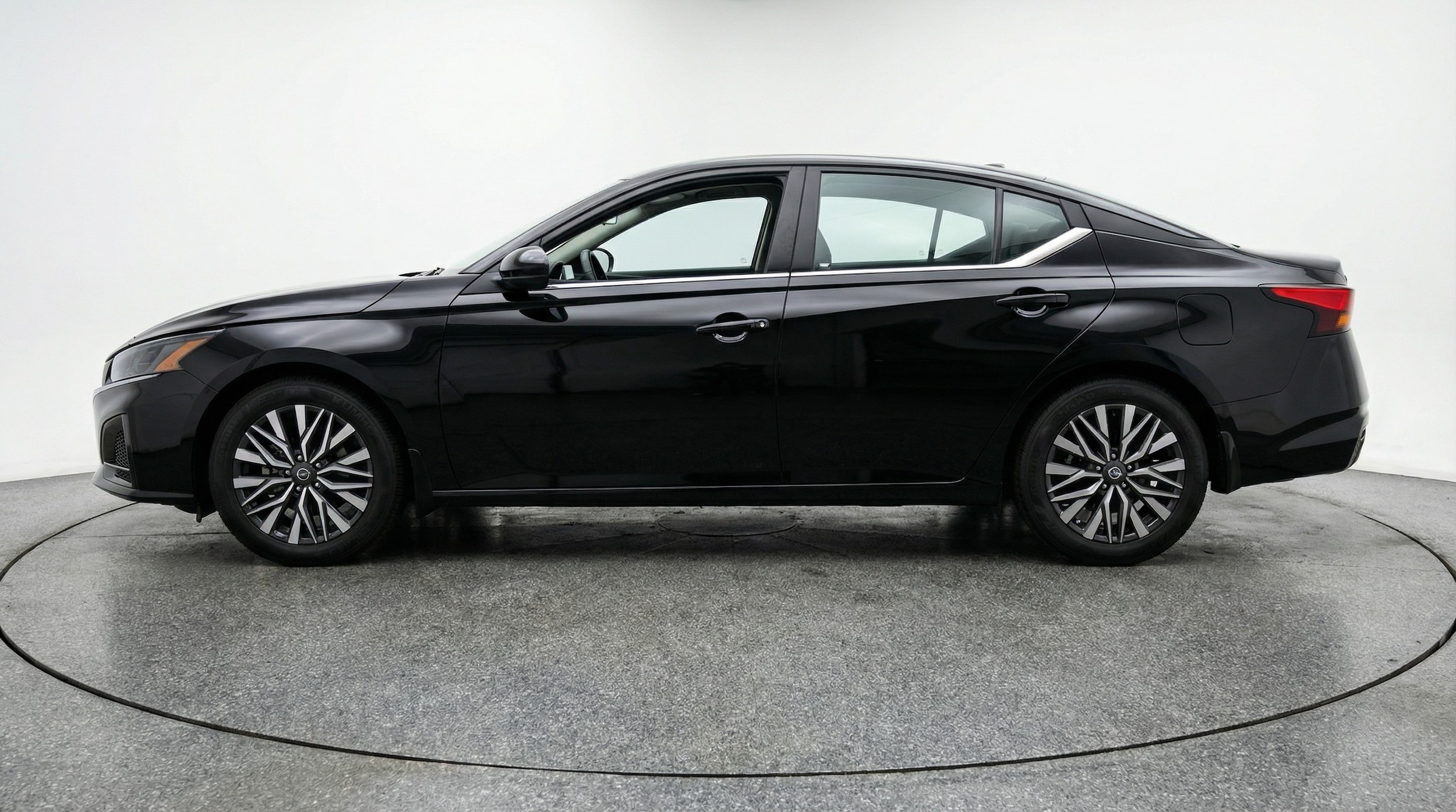 Thumbnail: 2025 Nissan Altima - 4