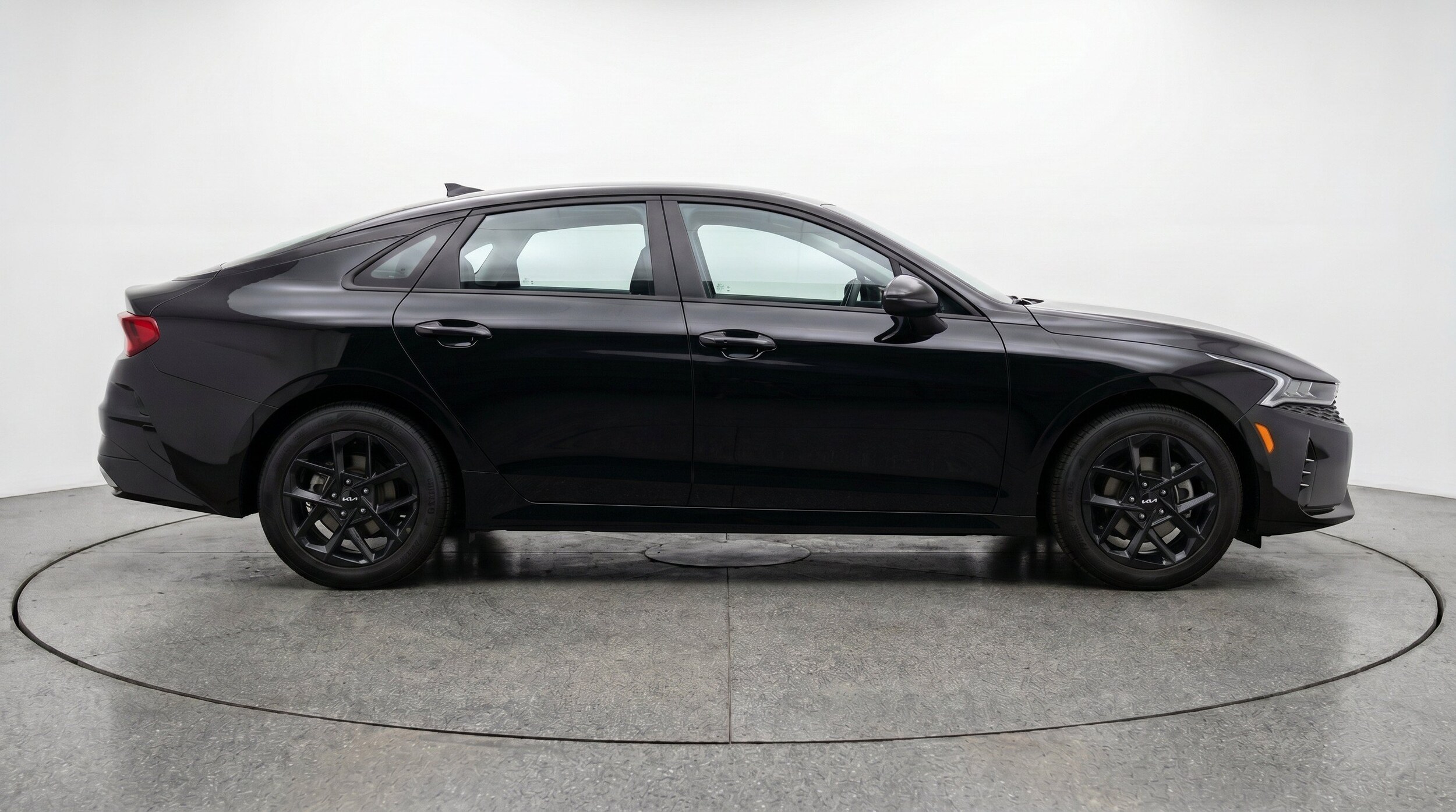 Thumbnail: 2025 Kia K5 - 10