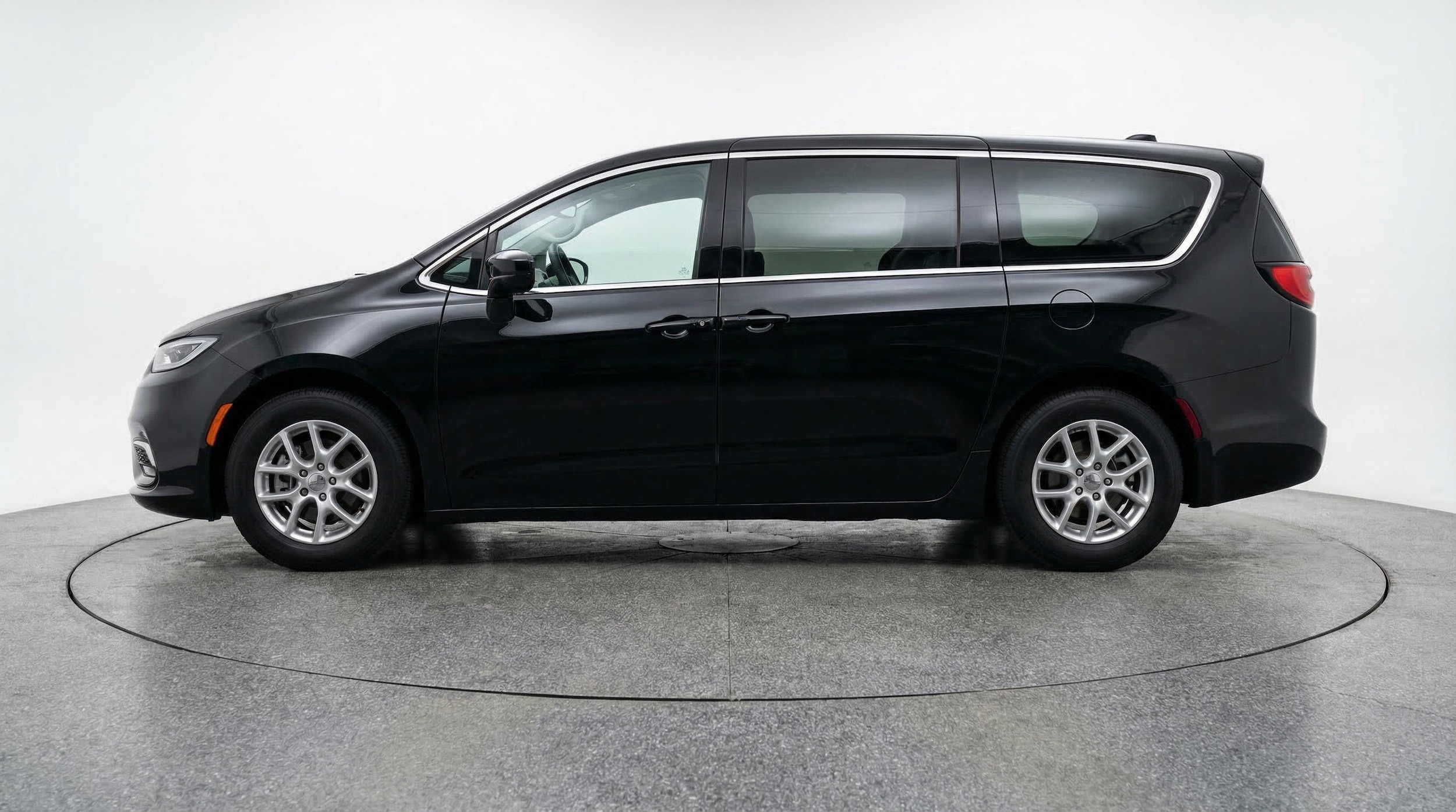 Thumbnail: 2024 Chrysler Voyager - 5