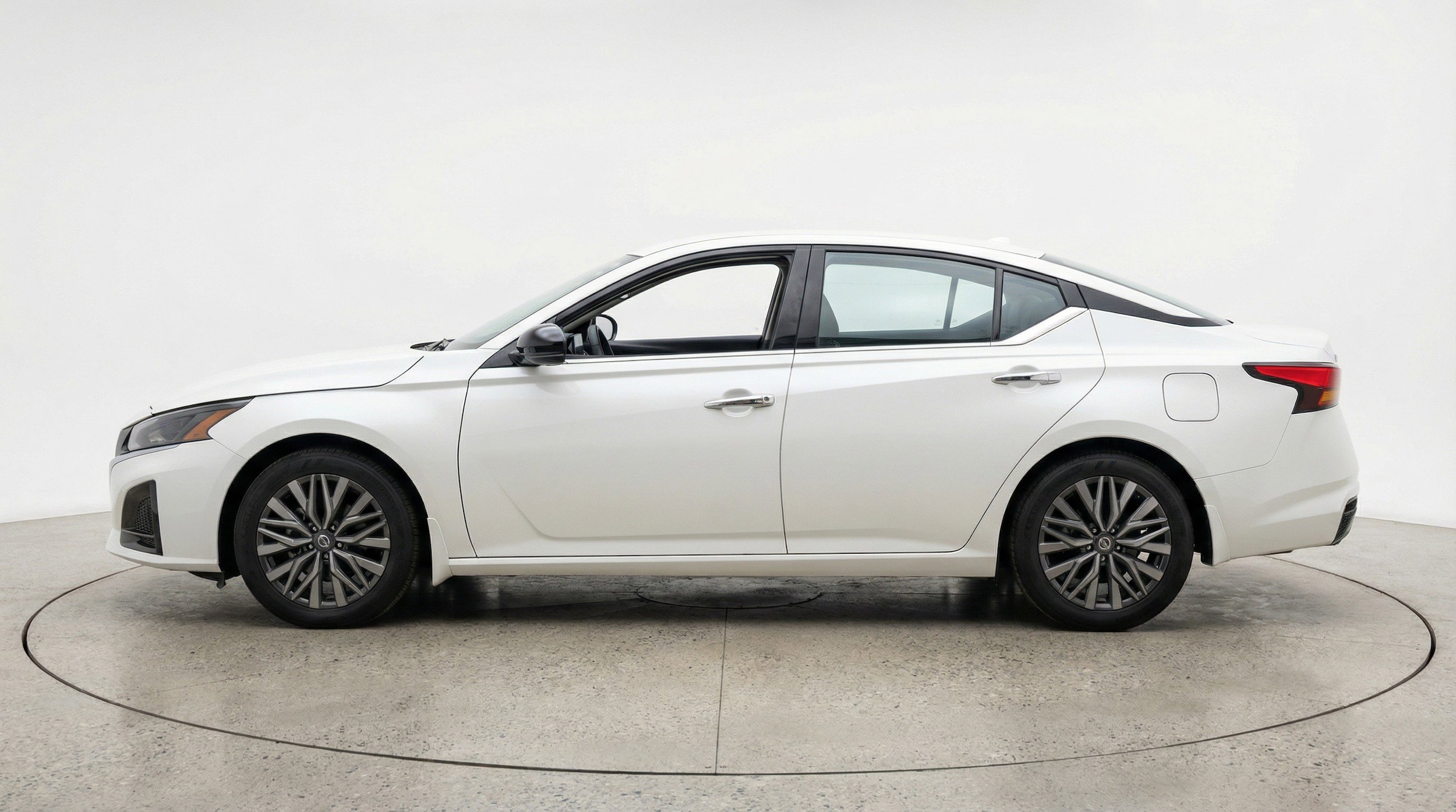 Thumbnail: 2025 Nissan Altima - 5