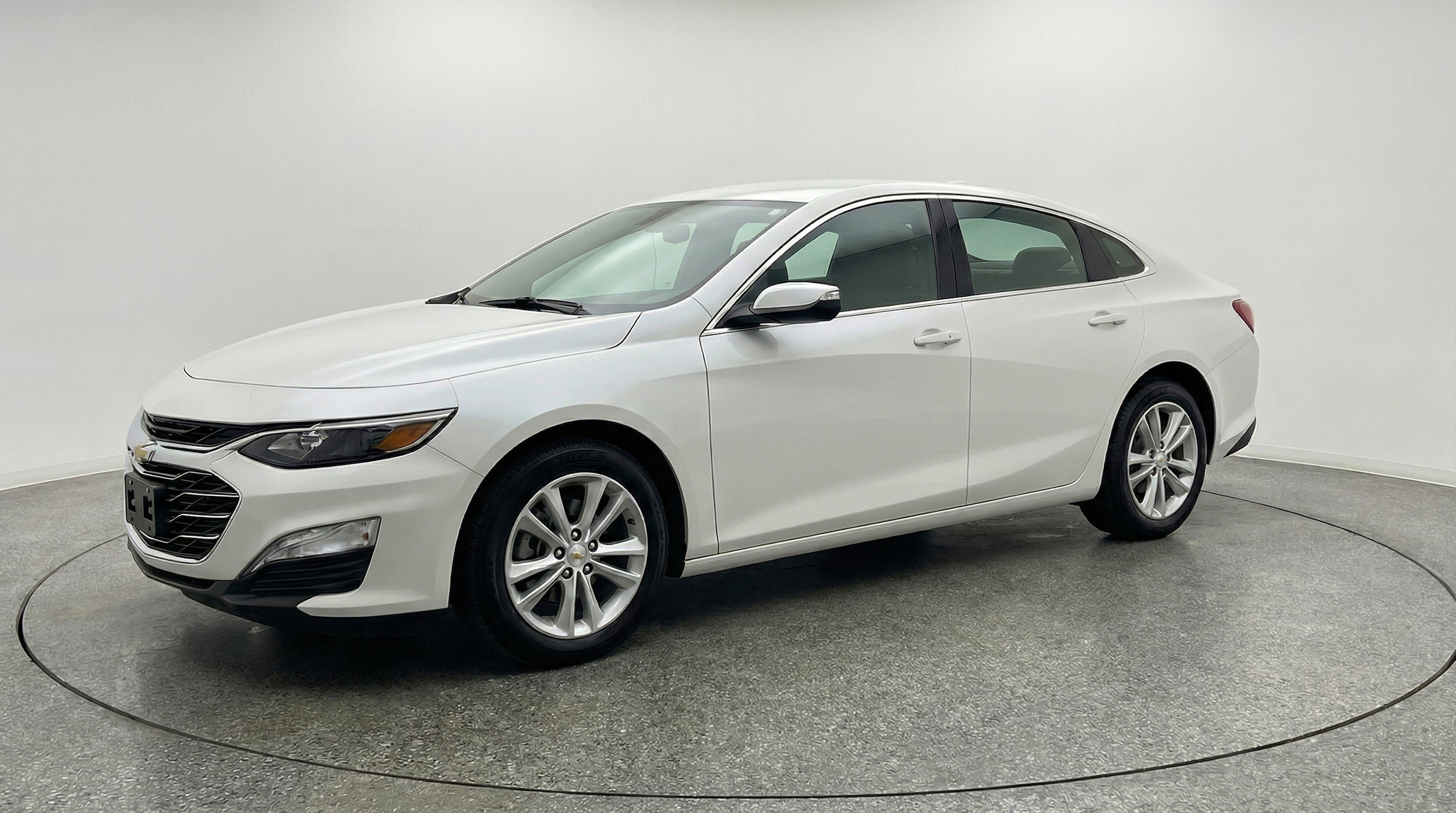 Thumbnail: 2024 Chevrolet Malibu - 3