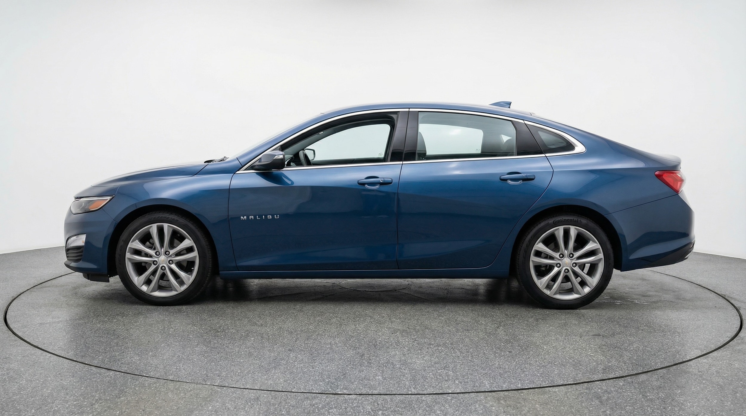 Thumbnail: 2024 Chevrolet Malibu - 4