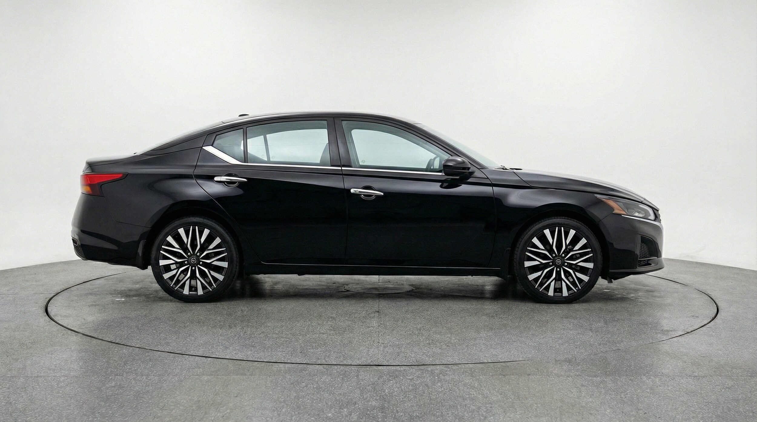 Thumbnail: 2025 Nissan Altima - 10
