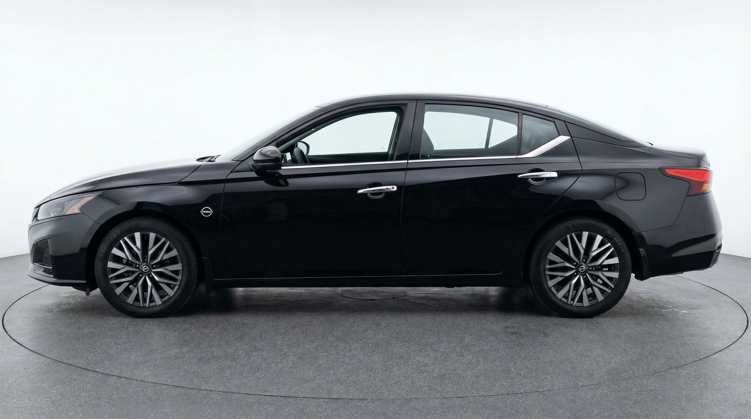 Thumbnail: 2025 Nissan Altima - 5