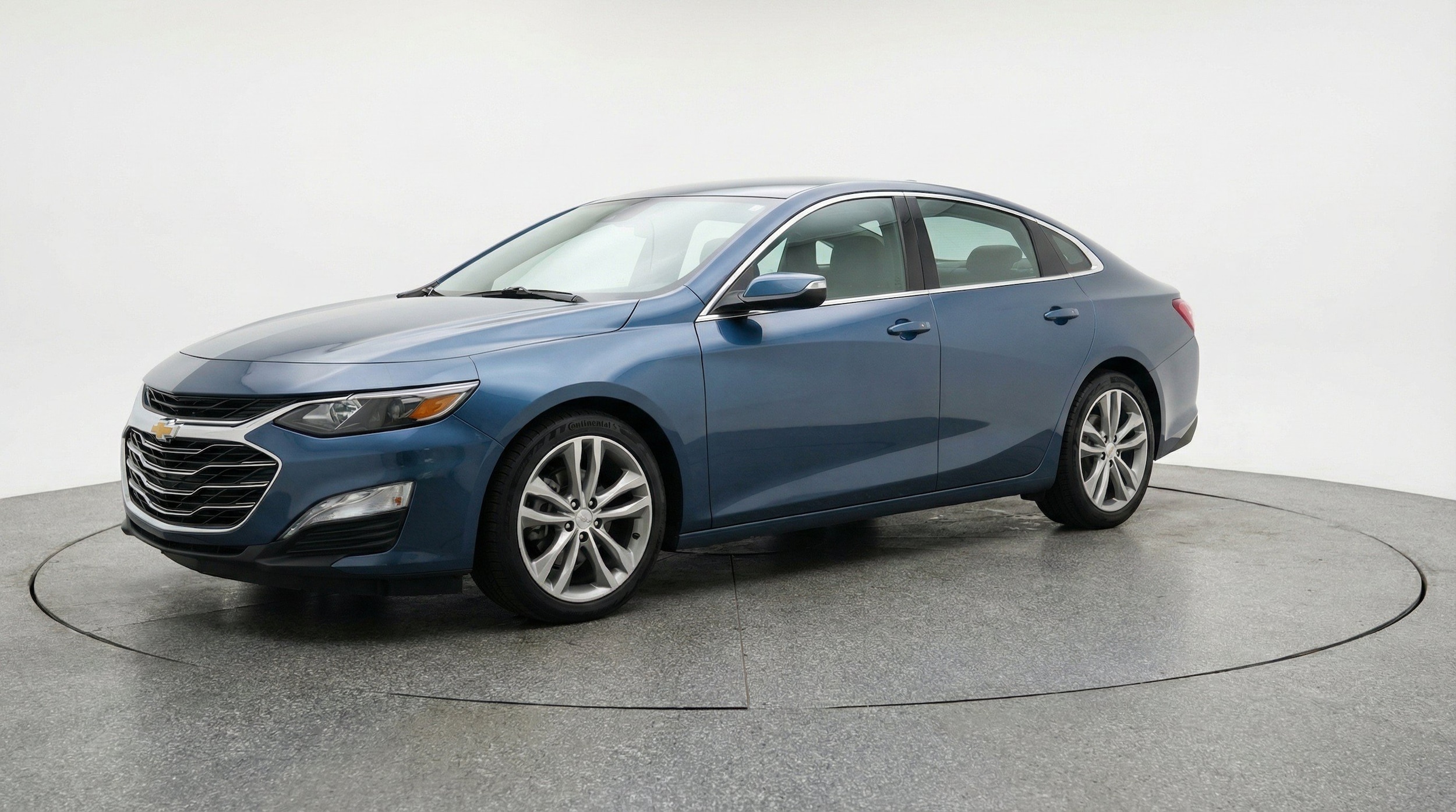 Thumbnail: 2024 Chevrolet Malibu - 3