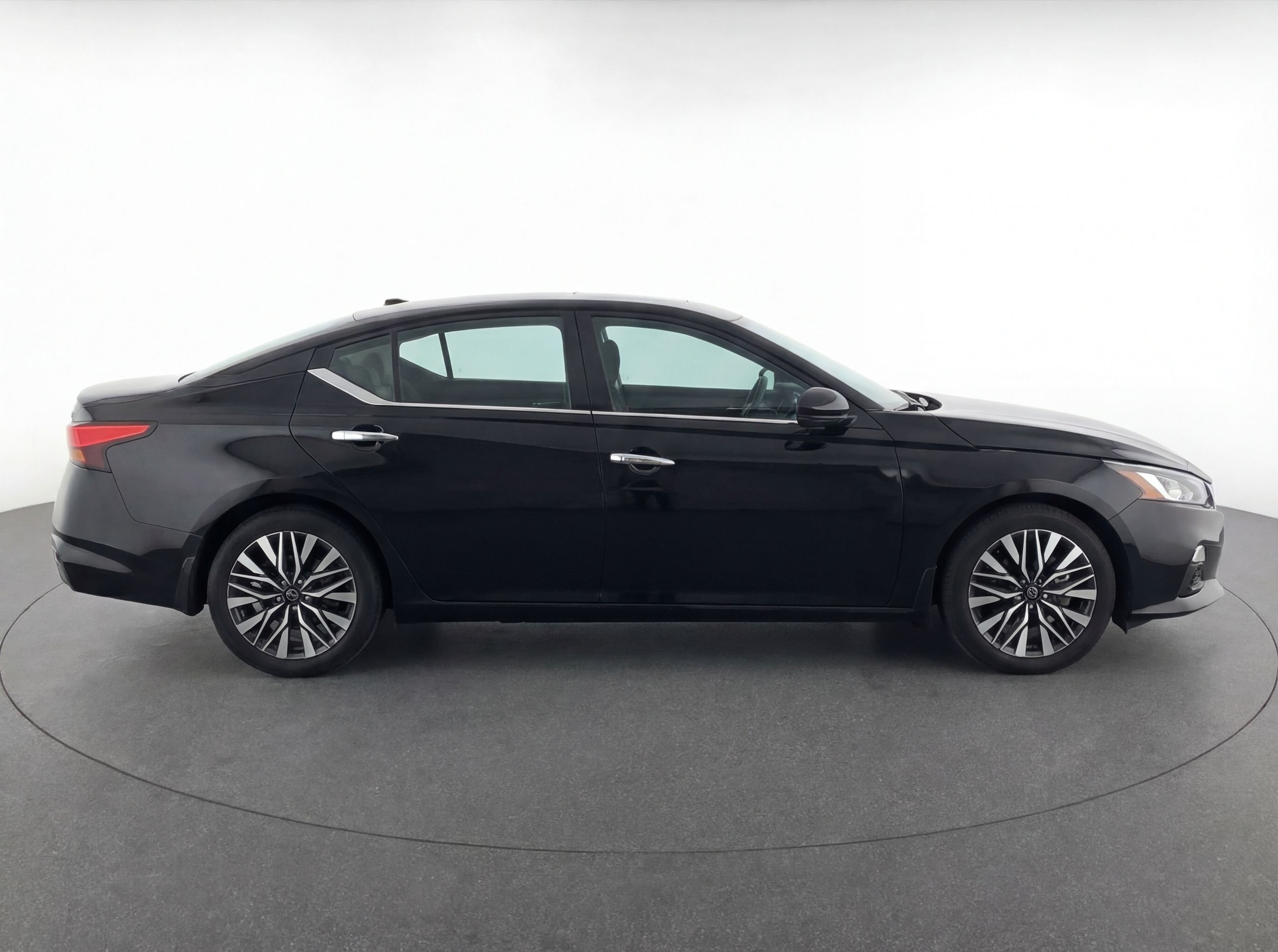 Thumbnail: 2023 Nissan Altima - 10