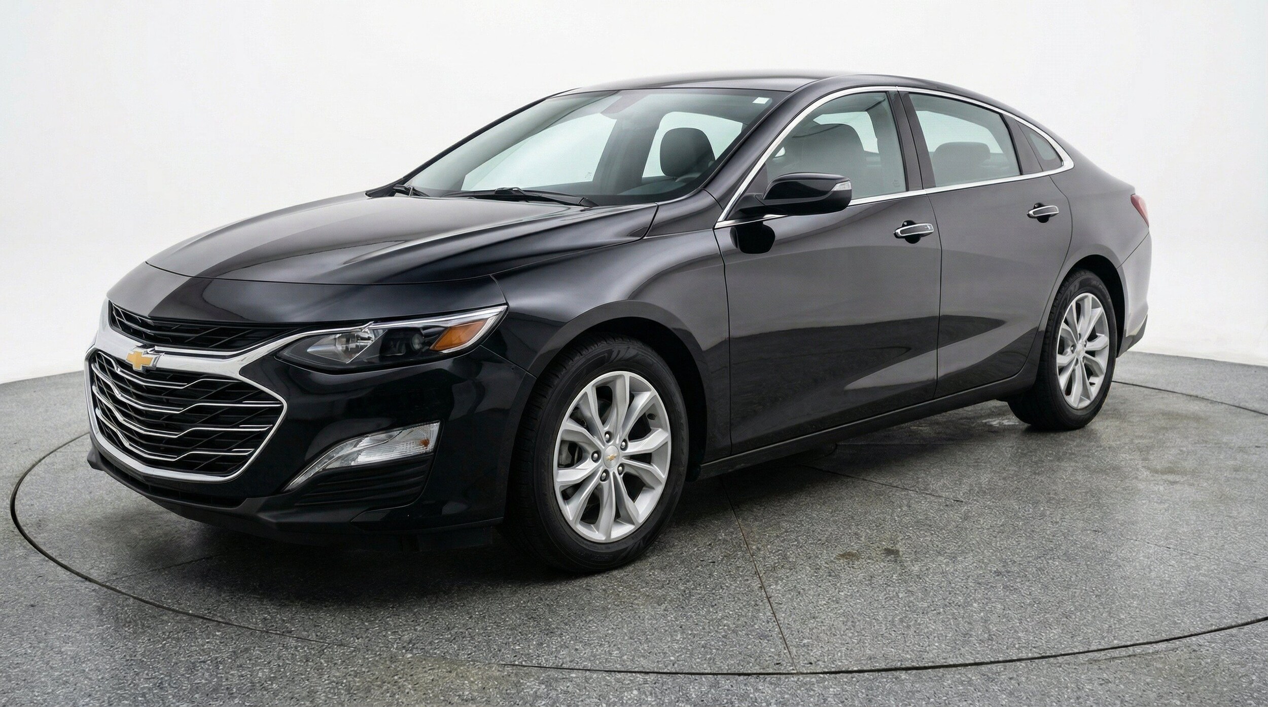 Thumbnail: 2024 Chevrolet Malibu - 3