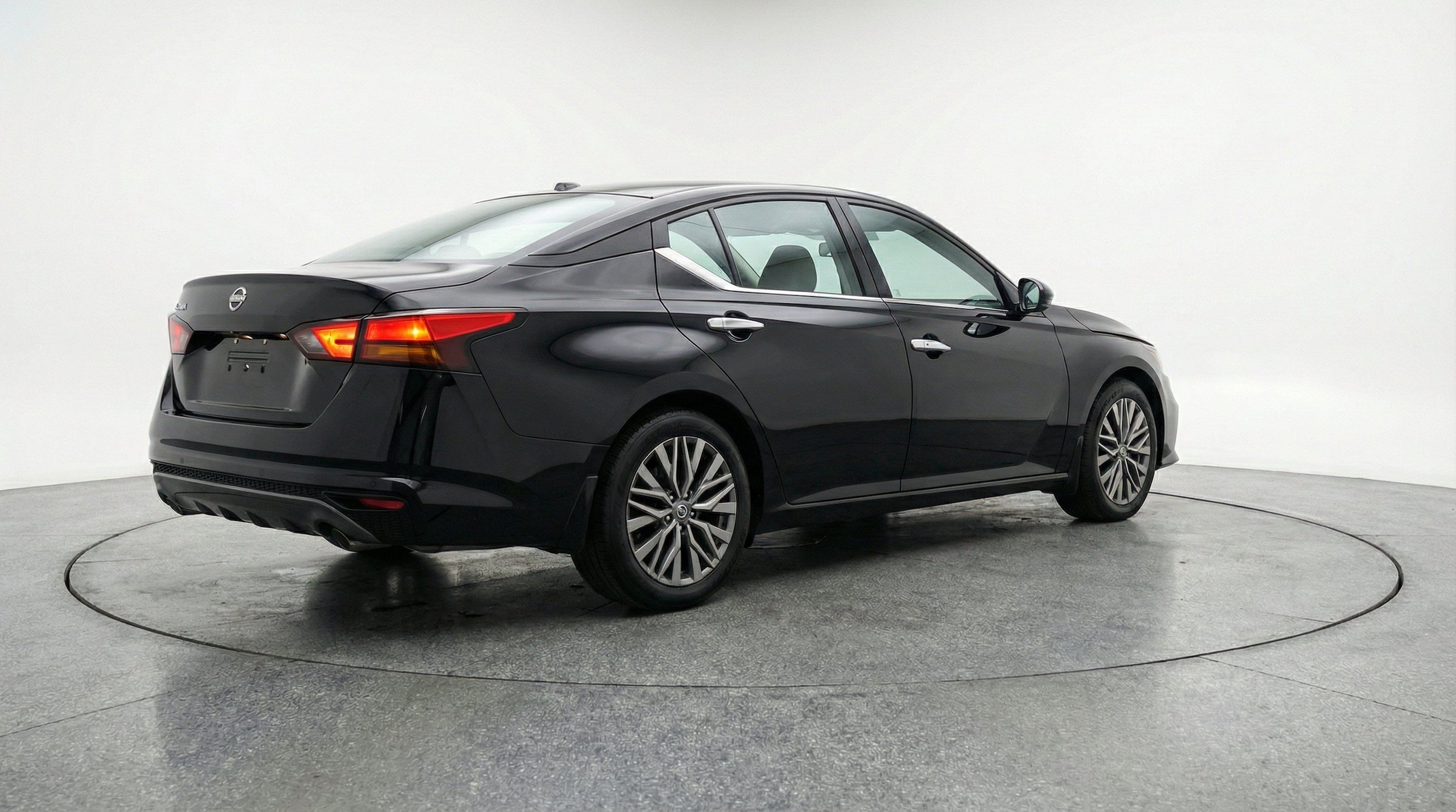Thumbnail: 2025 Nissan Altima - 9