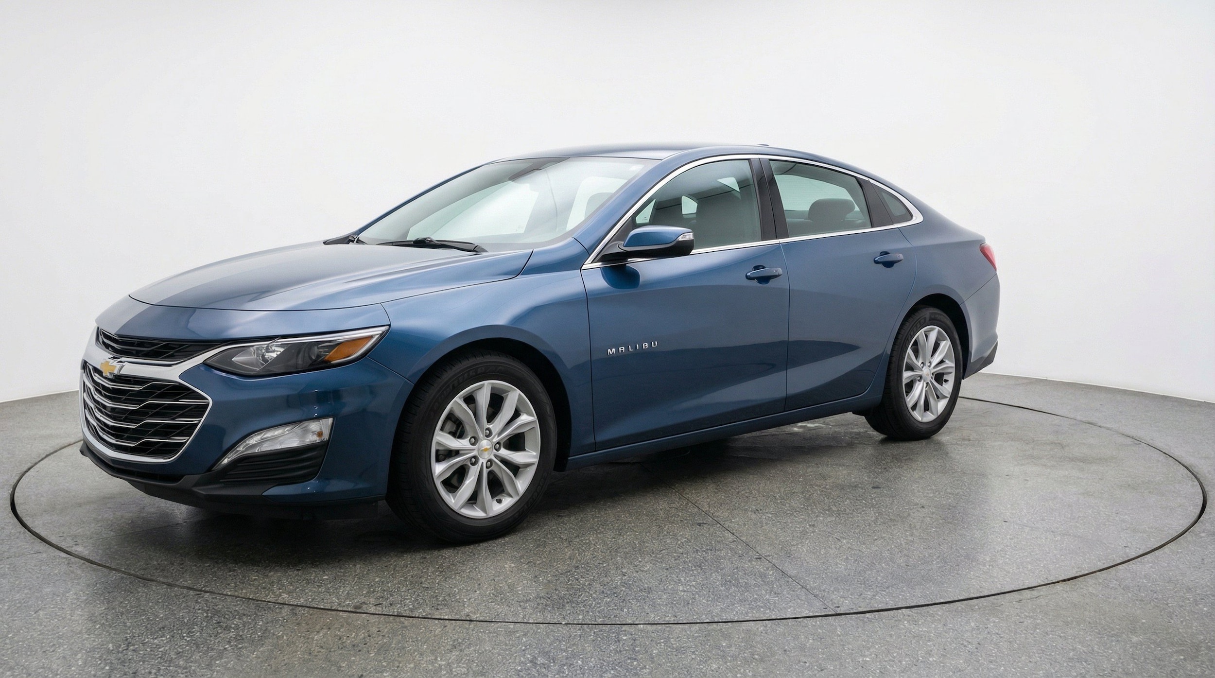 Thumbnail: 2024 Chevrolet Malibu - 3
