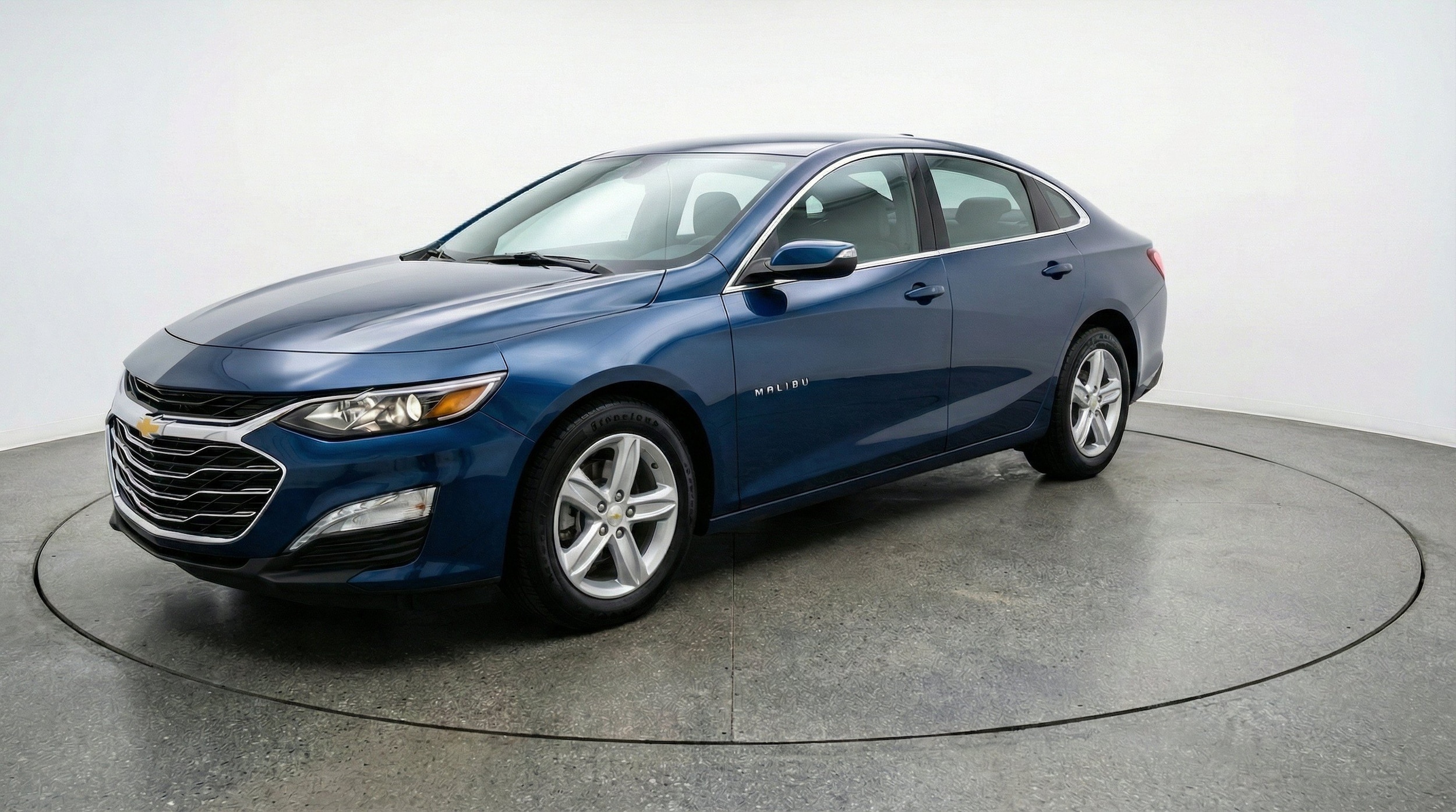 Thumbnail: 2024 Chevrolet Malibu - 3
