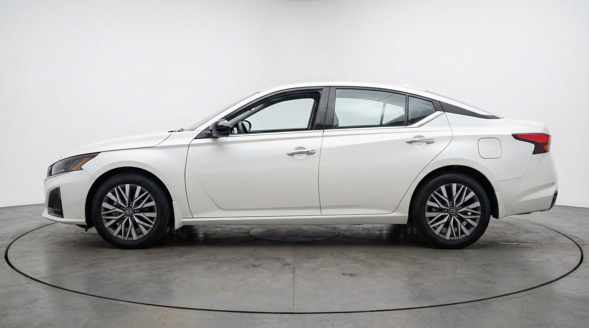Thumbnail: 2025 Nissan Altima - 5