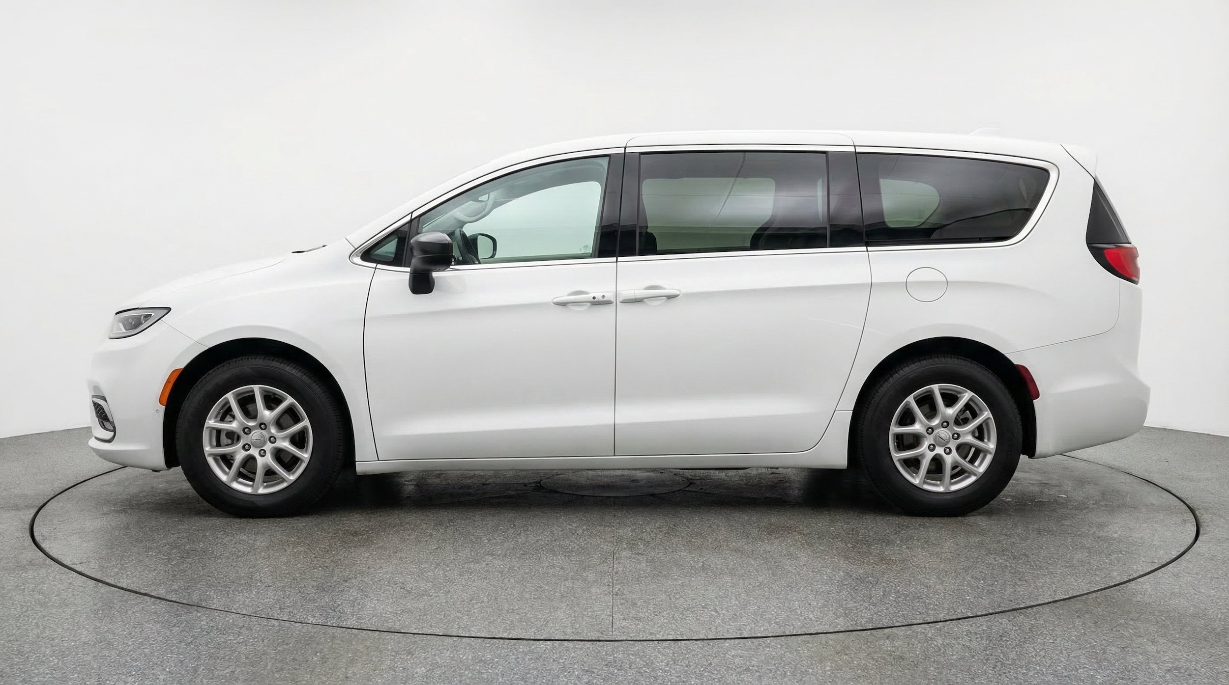 Thumbnail: 2024 Chrysler Voyager - 5