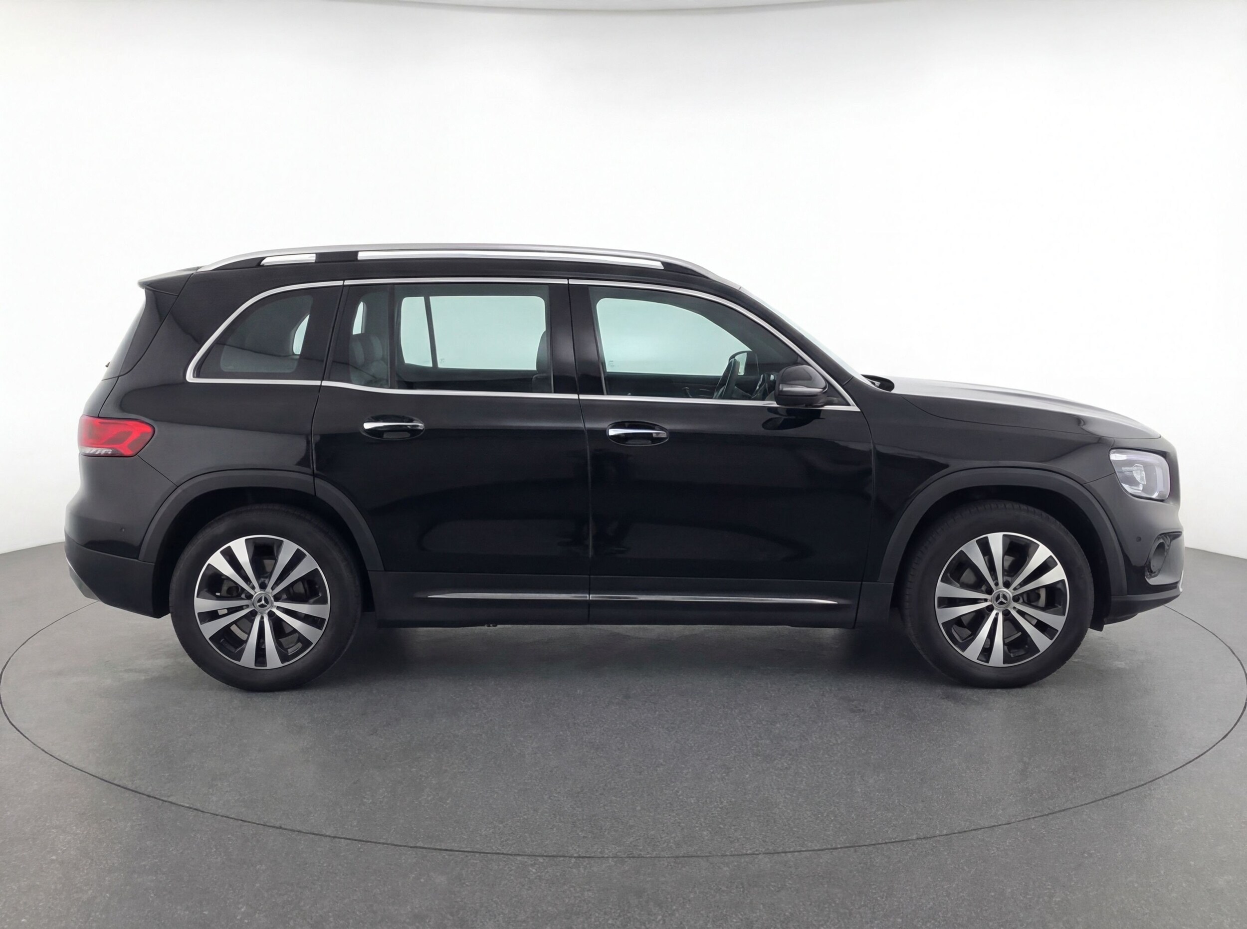 Thumbnail: 2024 Mercedes-Benz GLB - 10