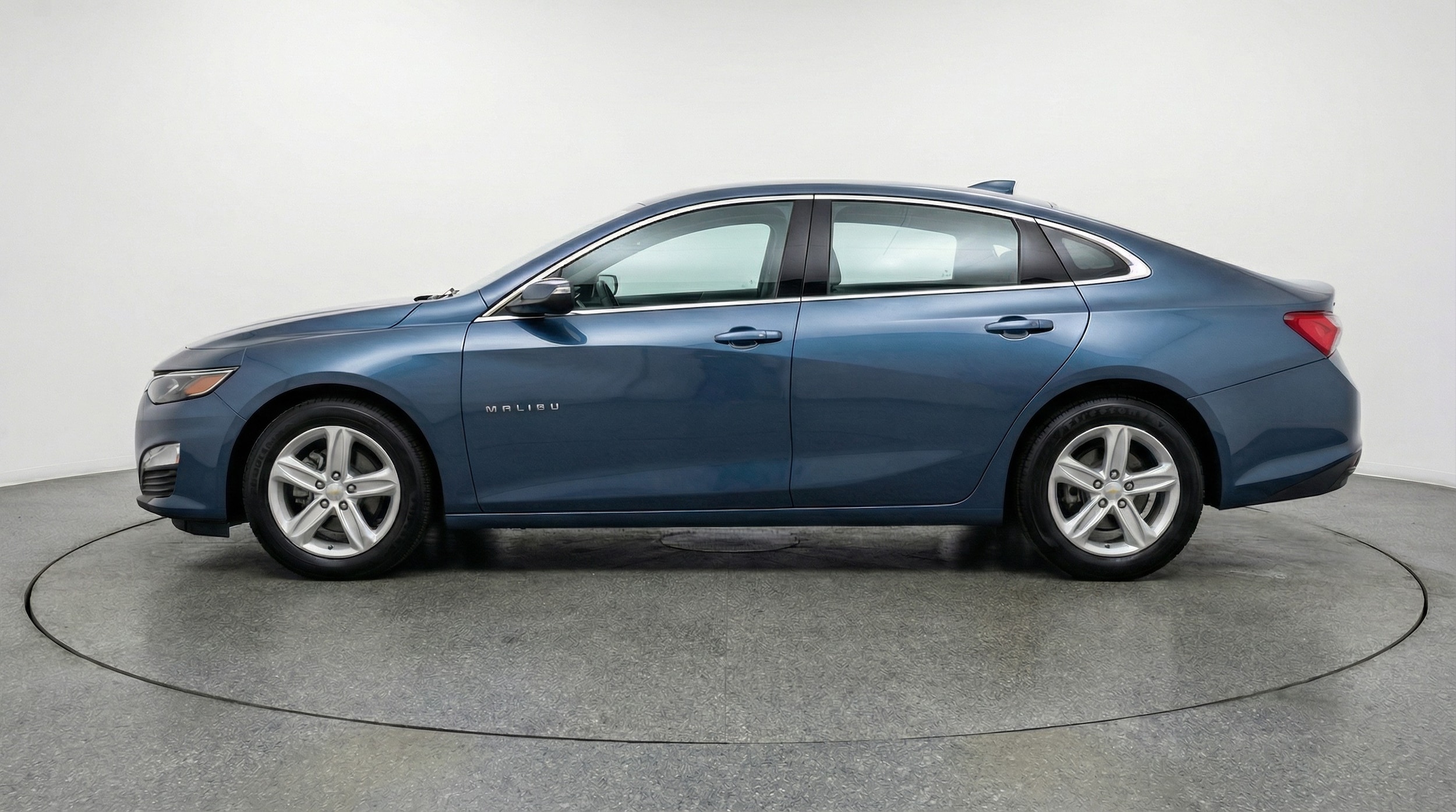 Thumbnail: 2024 Chevrolet Malibu - 4