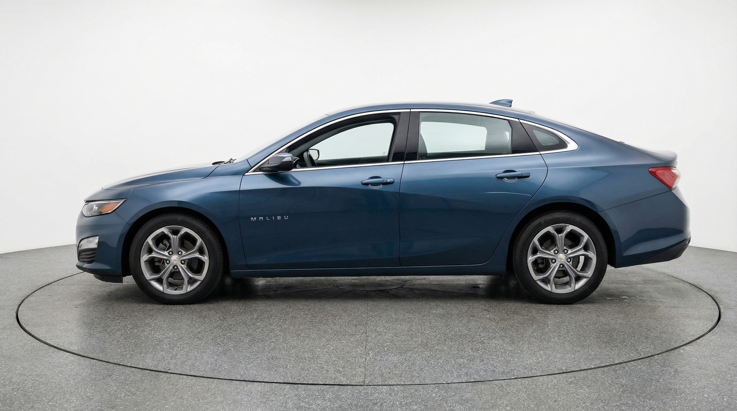 Thumbnail: 2024 Chevrolet Malibu - 4