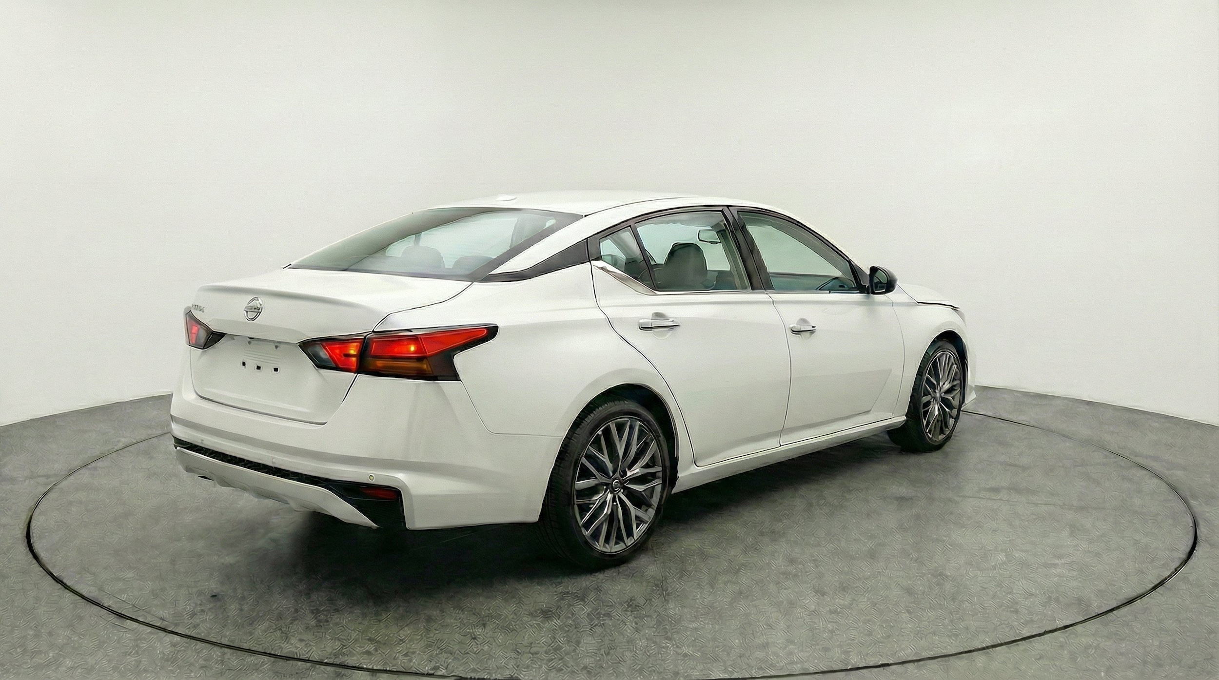 Thumbnail: 2025 Nissan Altima - 9