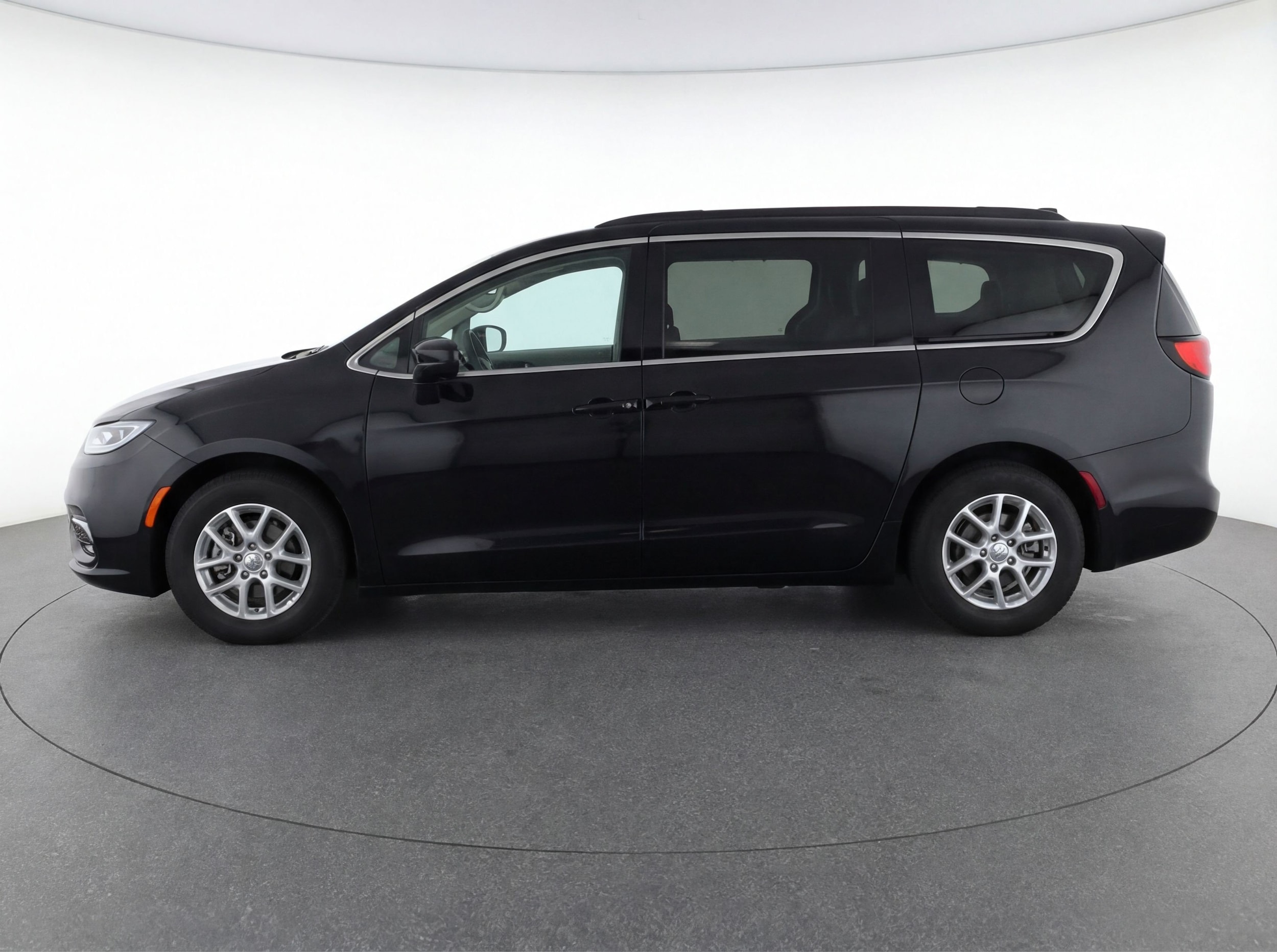 Thumbnail: 2024 Chrysler Pacifica - 5