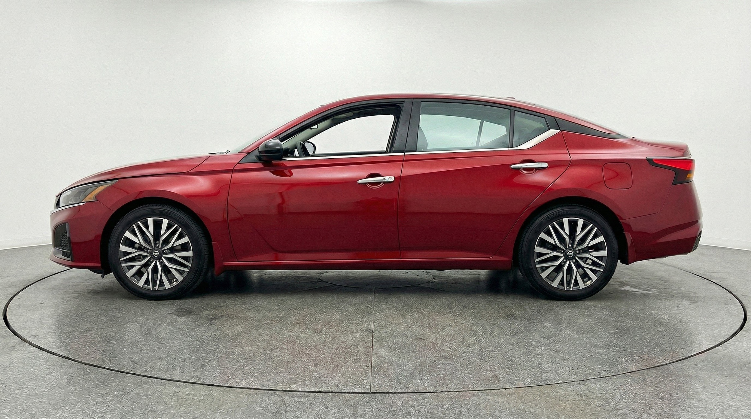 Thumbnail: 2025 Nissan Altima - 5