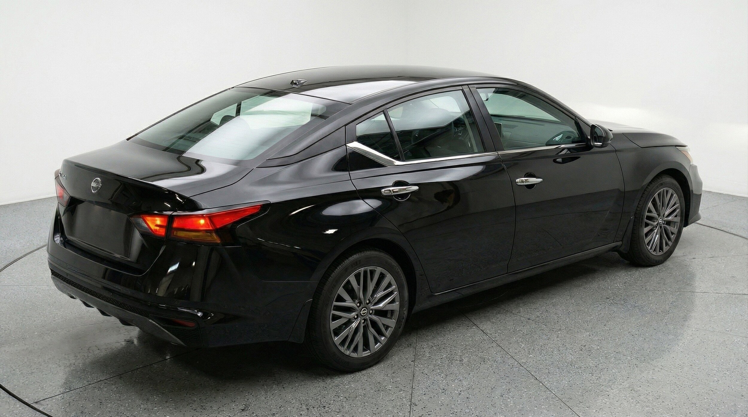 Thumbnail: 2025 Nissan Altima - 9