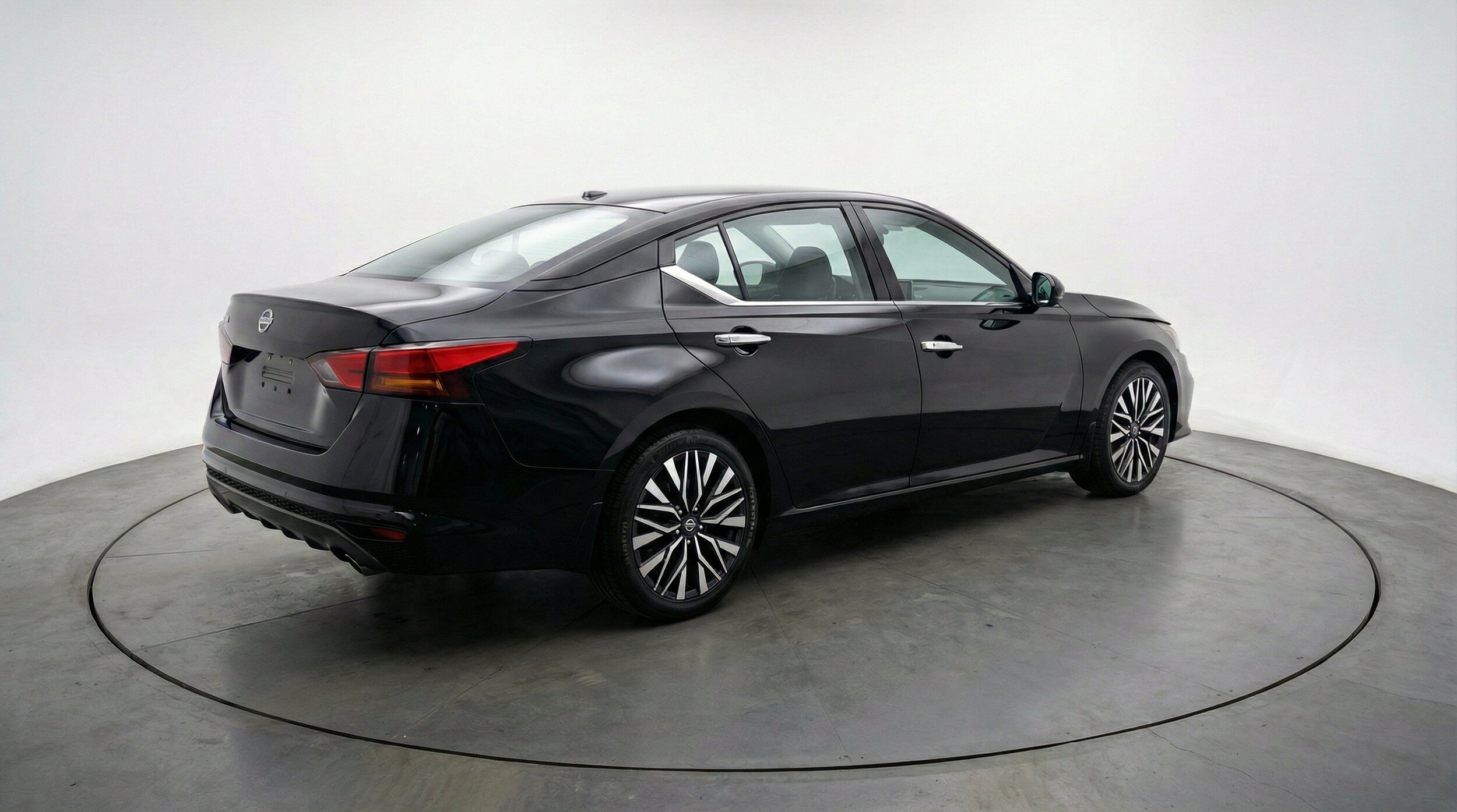 Thumbnail: 2025 Nissan Altima - 9