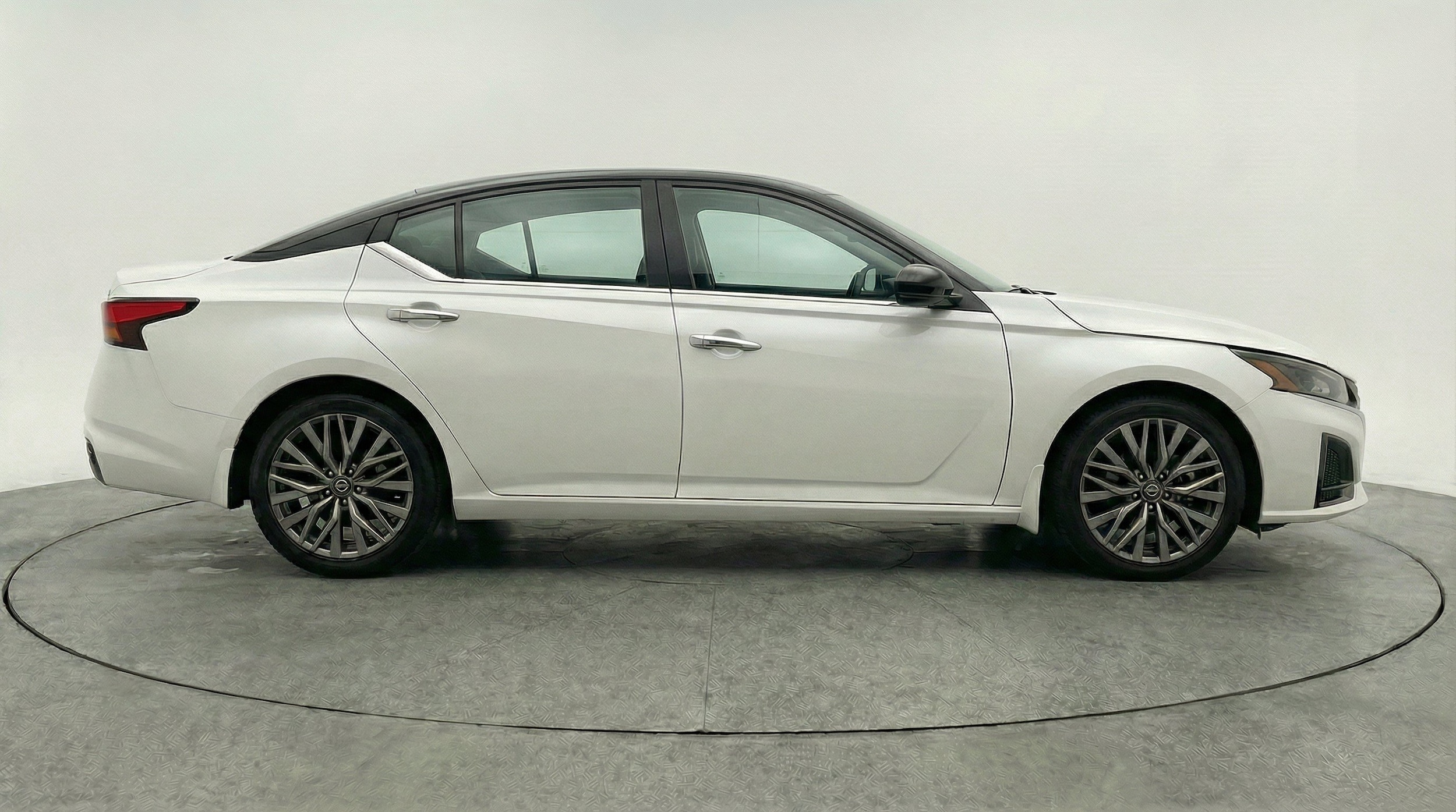 Thumbnail: 2025 Nissan Altima - 10