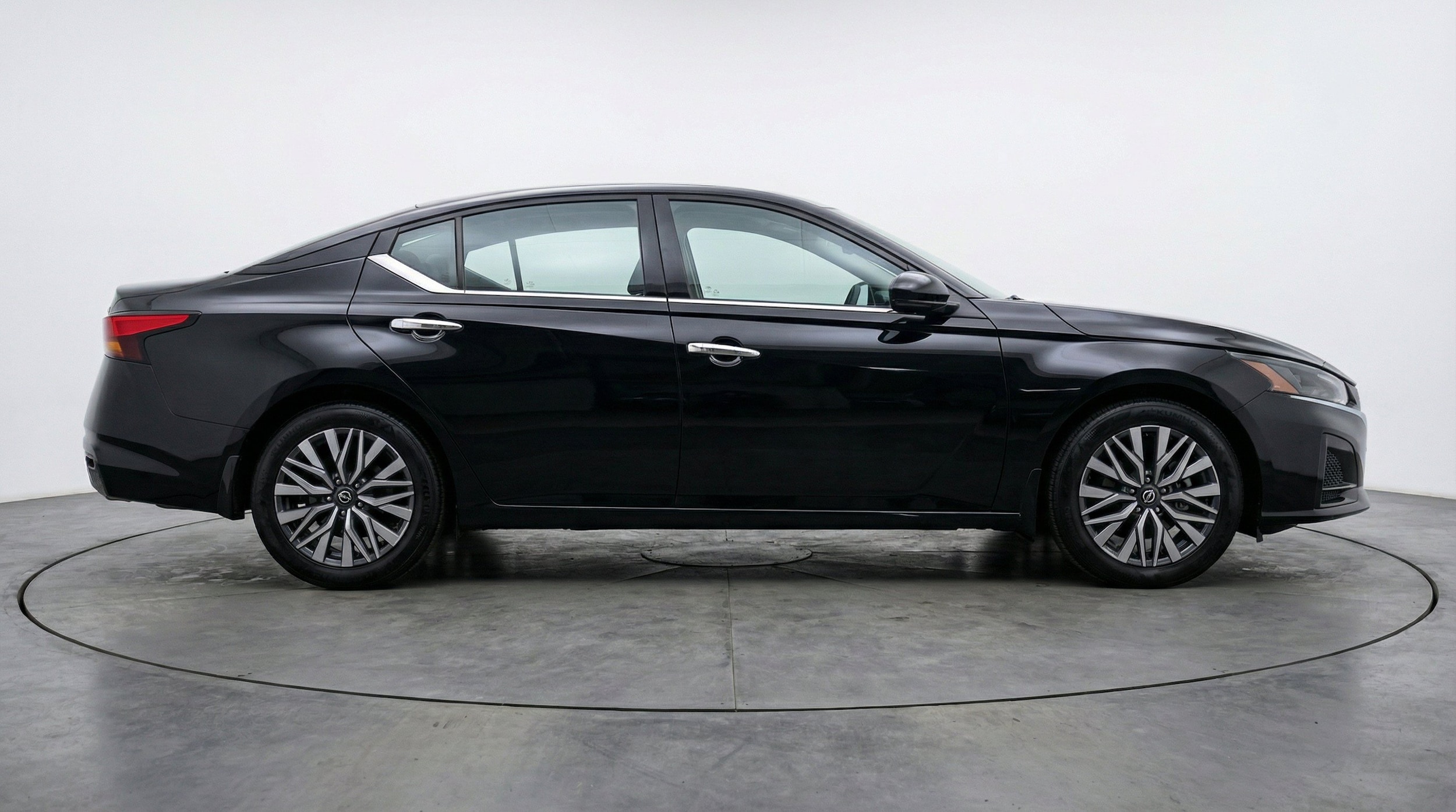 Thumbnail: 2025 Nissan Altima - 10
