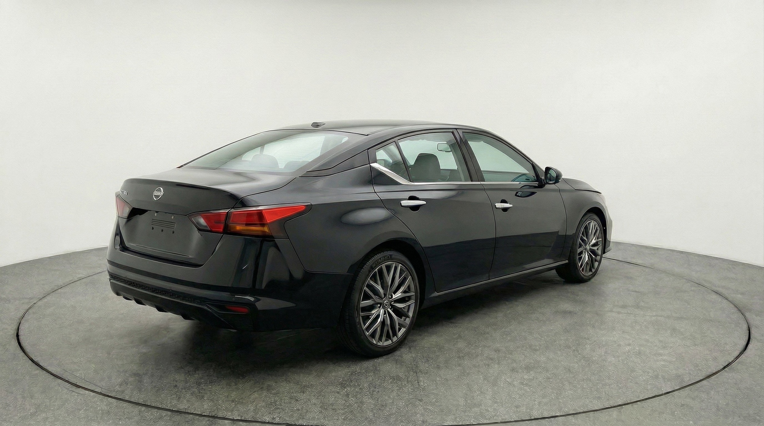 Thumbnail: 2025 Nissan Altima - 9