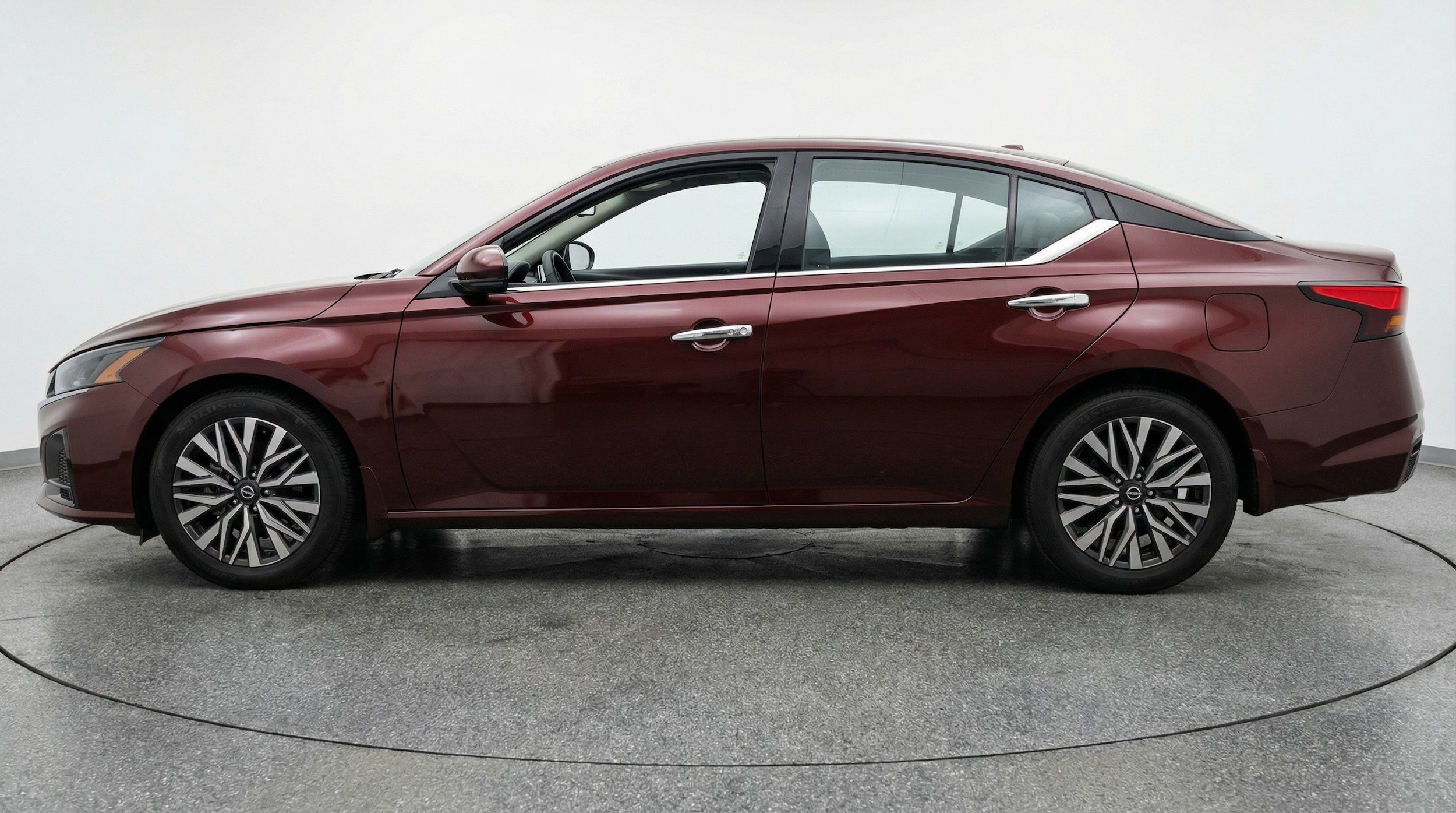 Thumbnail: 2025 Nissan Altima - 5