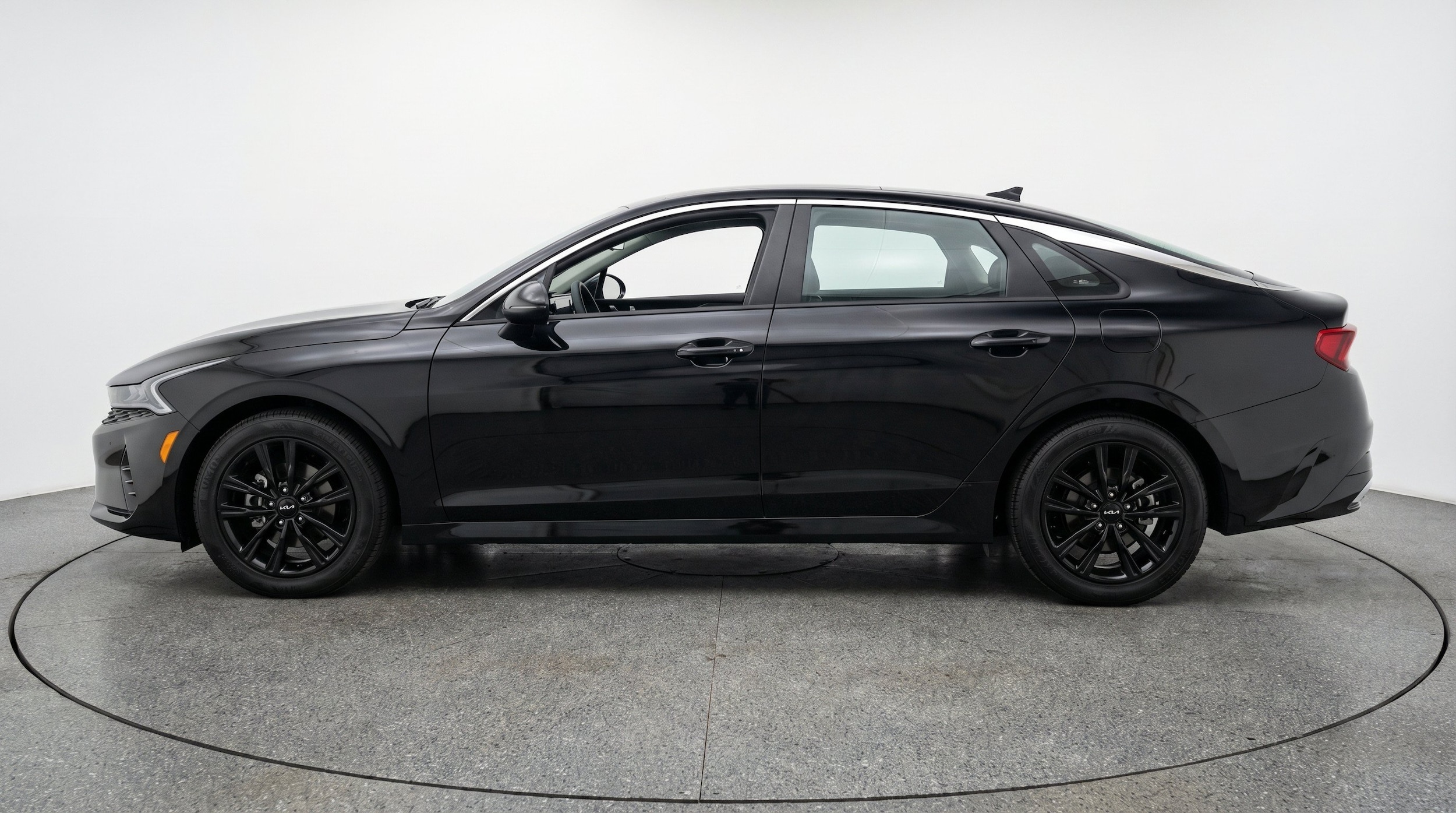 Thumbnail: 2025 Kia K5 - 5