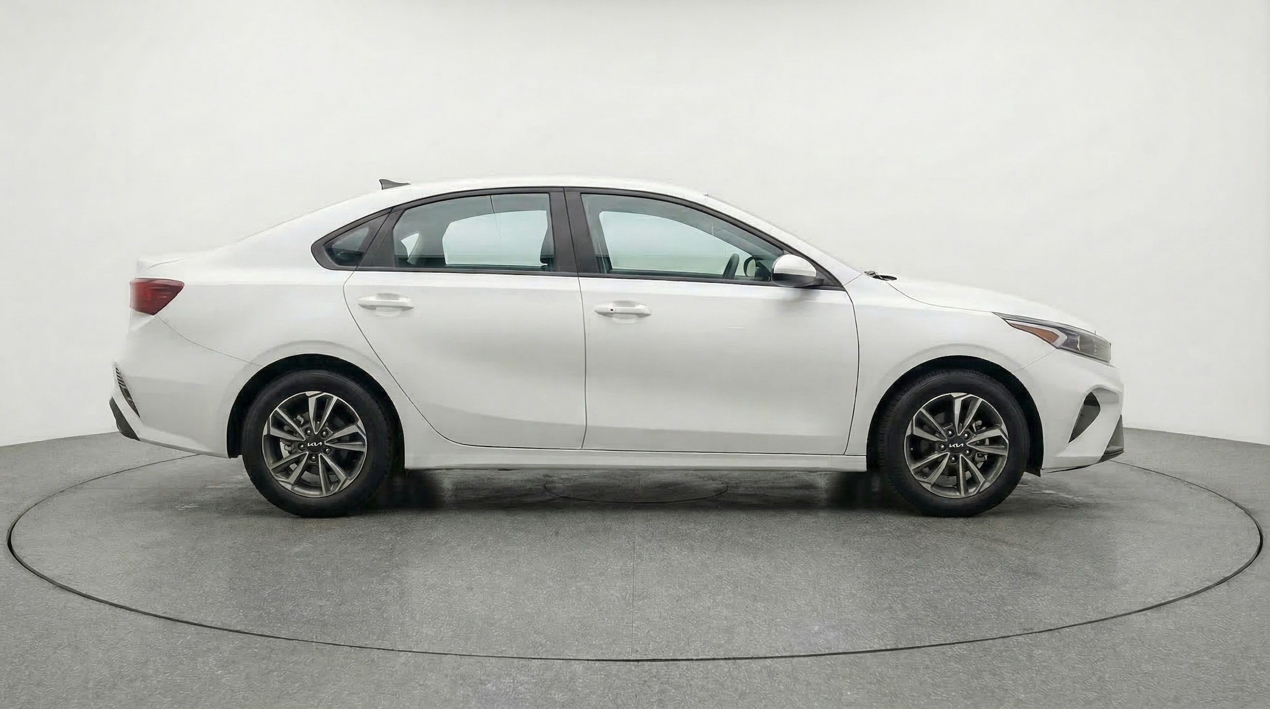 Thumbnail: 2024 Kia Forte - 8