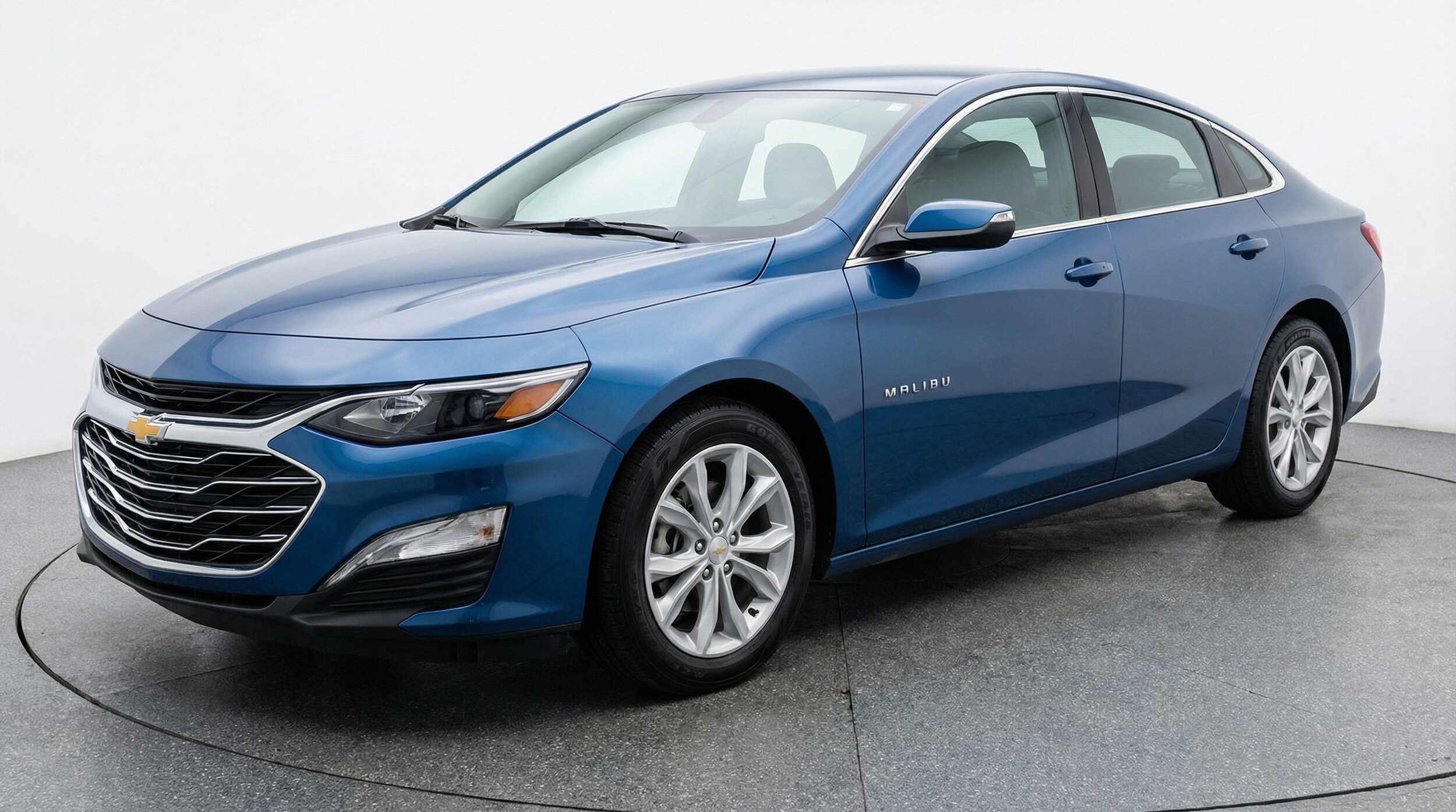 Thumbnail: 2024 Chevrolet Malibu - 3
