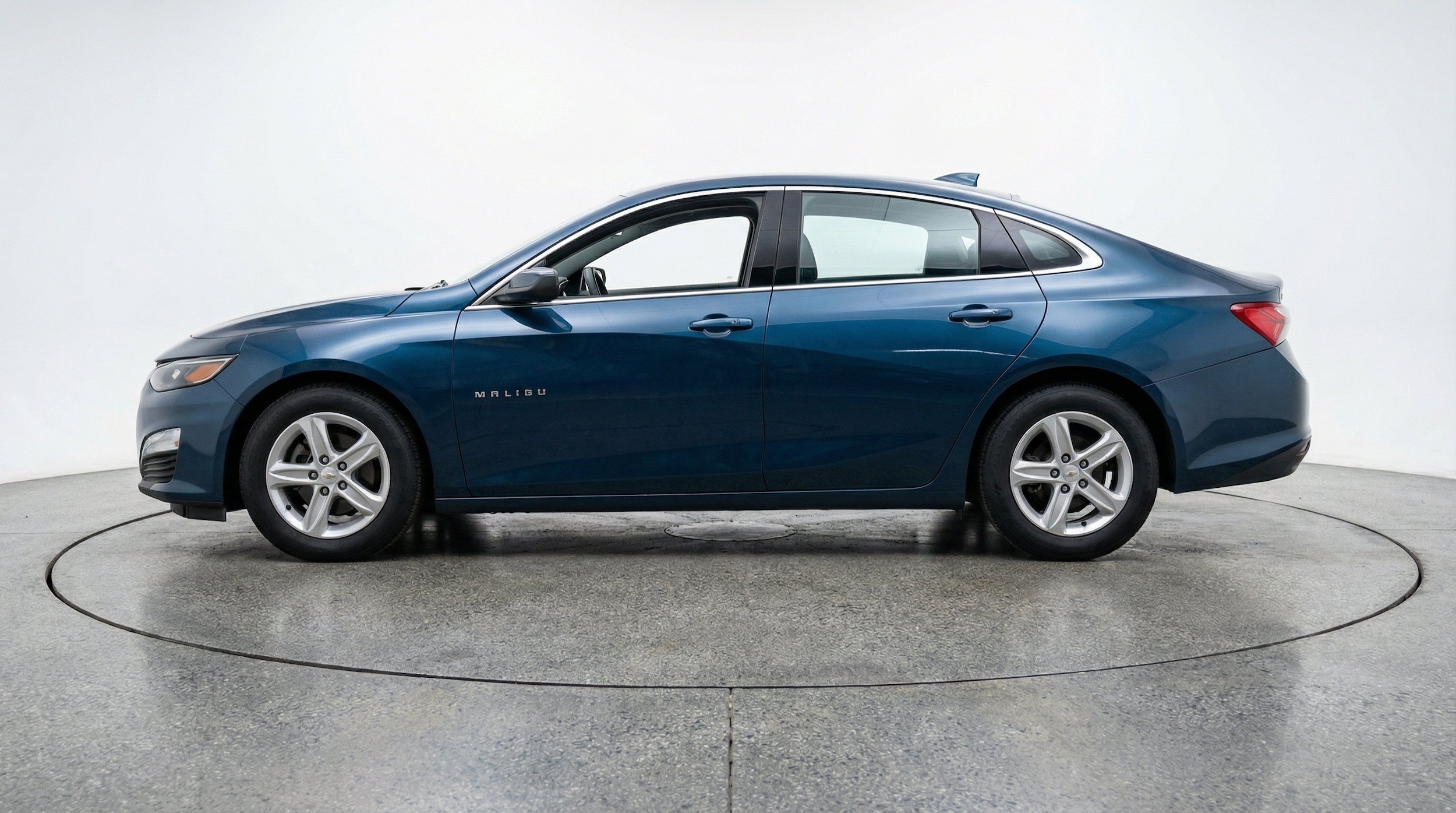 Thumbnail: 2024 Chevrolet Malibu - 5